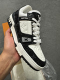 Louis Vuitton | Lv sneaker | Size 9.5 | Close-Up | yiodesigner.co.uk