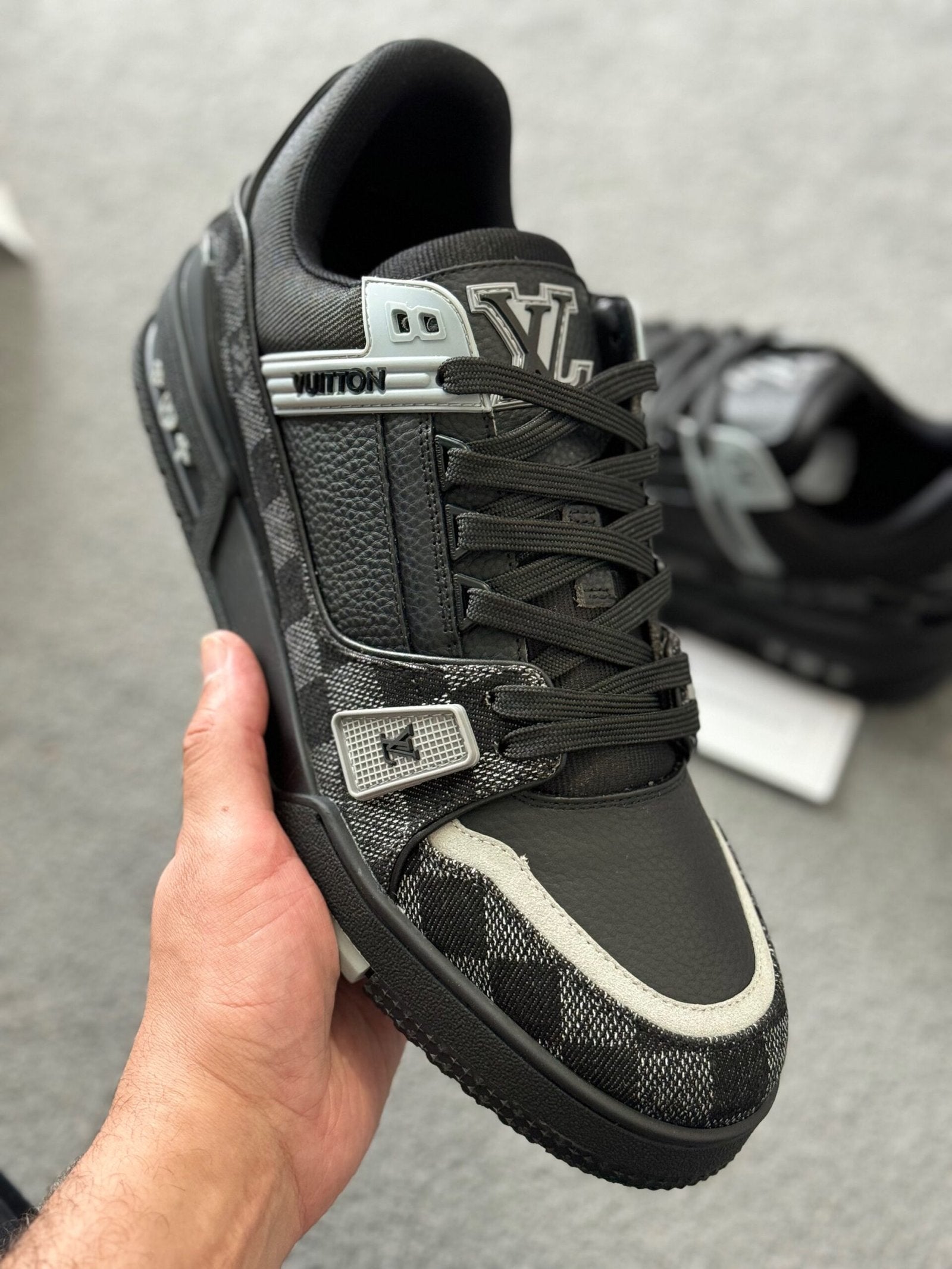 Louis Vuitton | Lv sneaker | Full Body | yiodesigner.co.uk