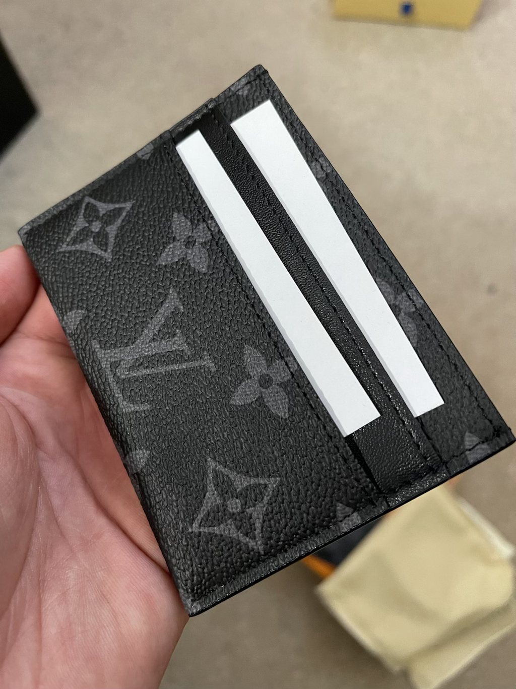 Louis Vuitton | Lv card holder | Front View | yiodesigner.co.uk