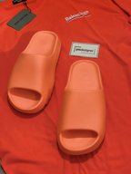 Yeezy | Yeezy slids | Detail Shot | yiodesigner.co.uk