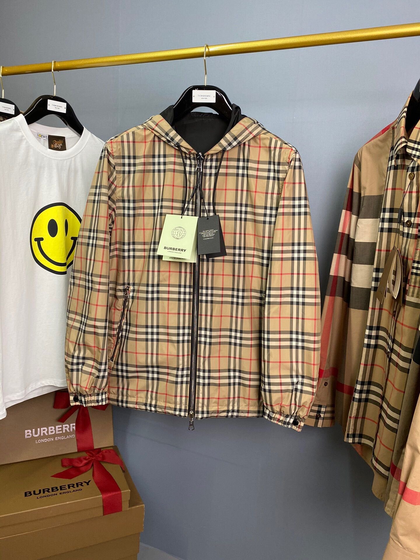 Burberry | Burberry reversible windbreaker | Full Body | yiodesigner.co.uk