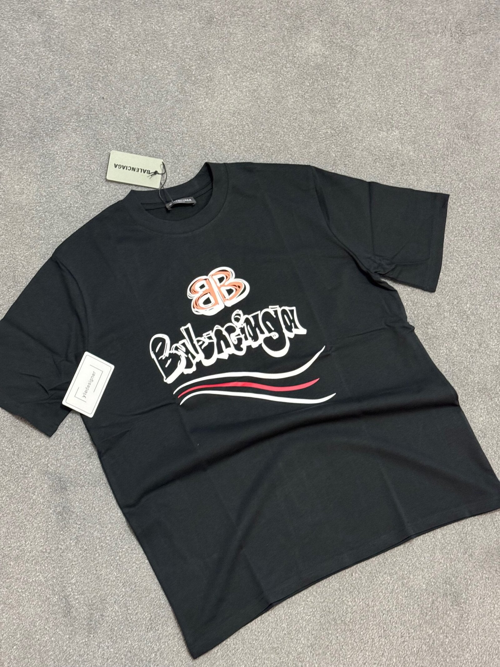 Balenciaga | Balenciaga t-shirt | Close-Up | yiodesigner.co.uk