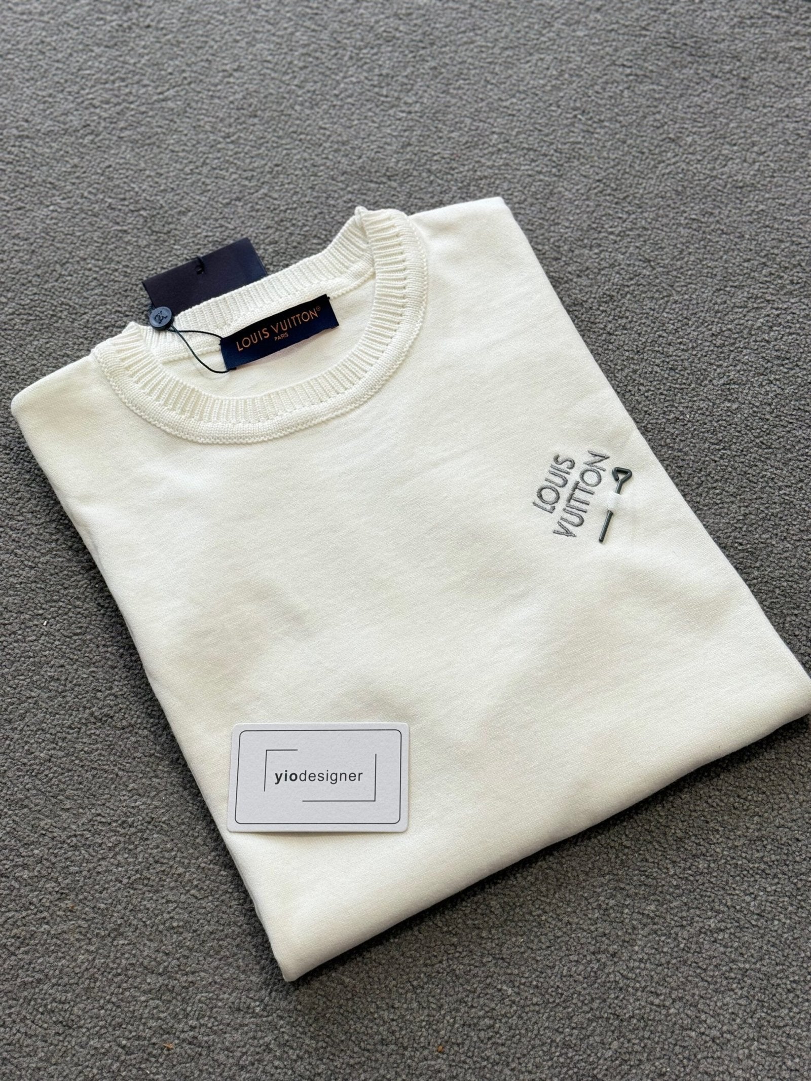 Louis Vuitton | Lv t-shirt | Size L | yiodesigner.co.uk