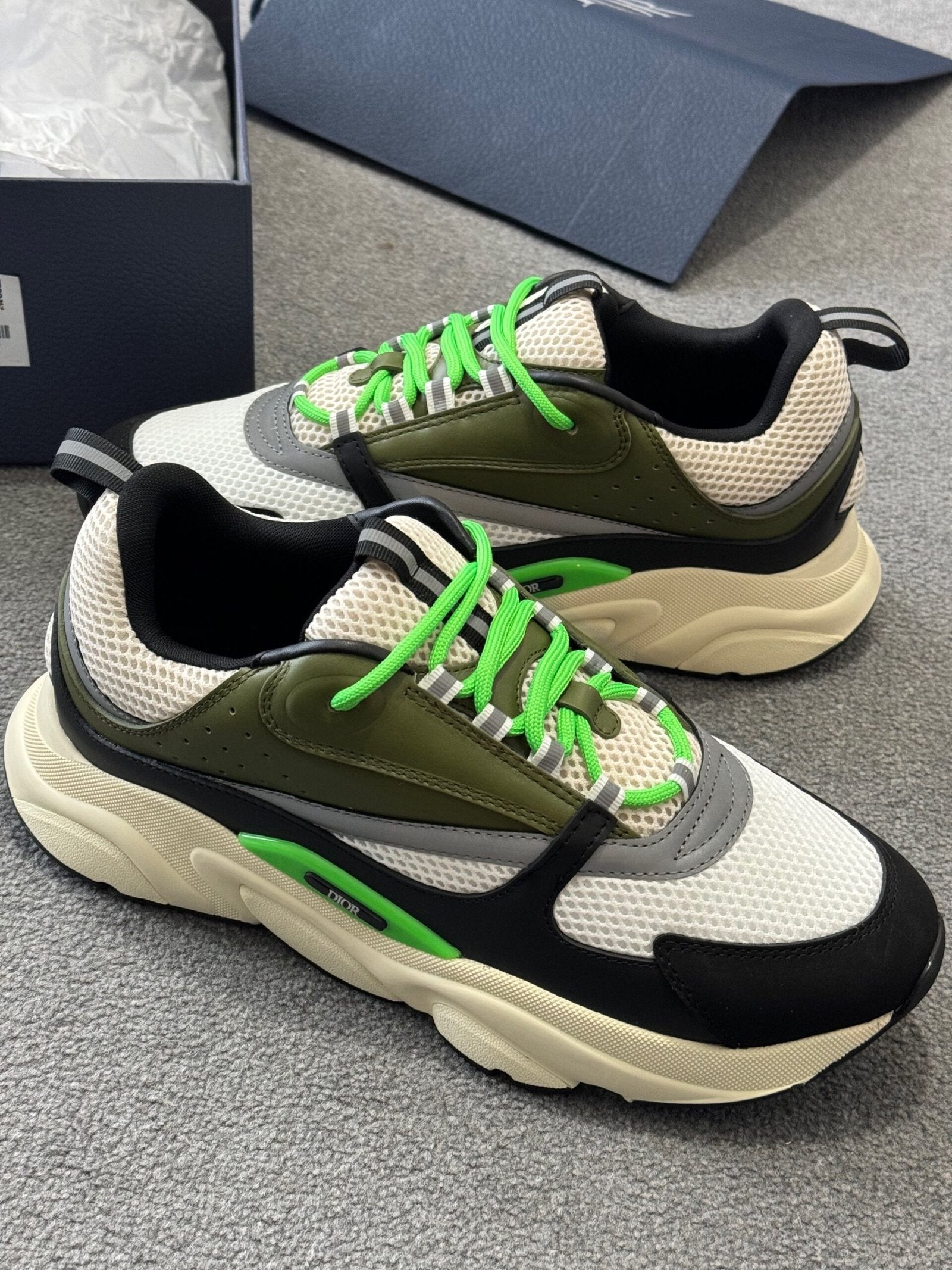 Dior | Dior b22 | Size 10 | Detail Shot | yiodesigner.co.uk