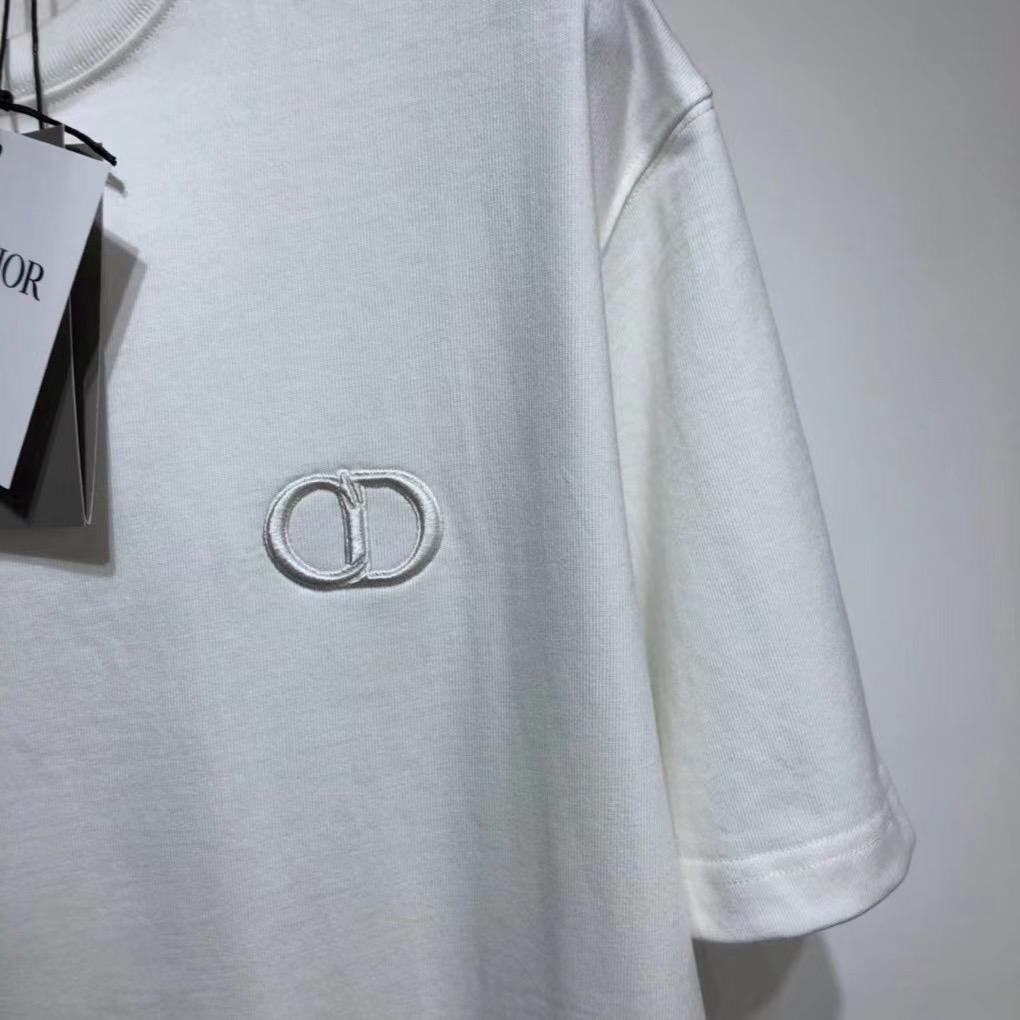 Dior | Dior cd logo white t-shirt | Lifestyle Shot | yiodesigner.co.uk