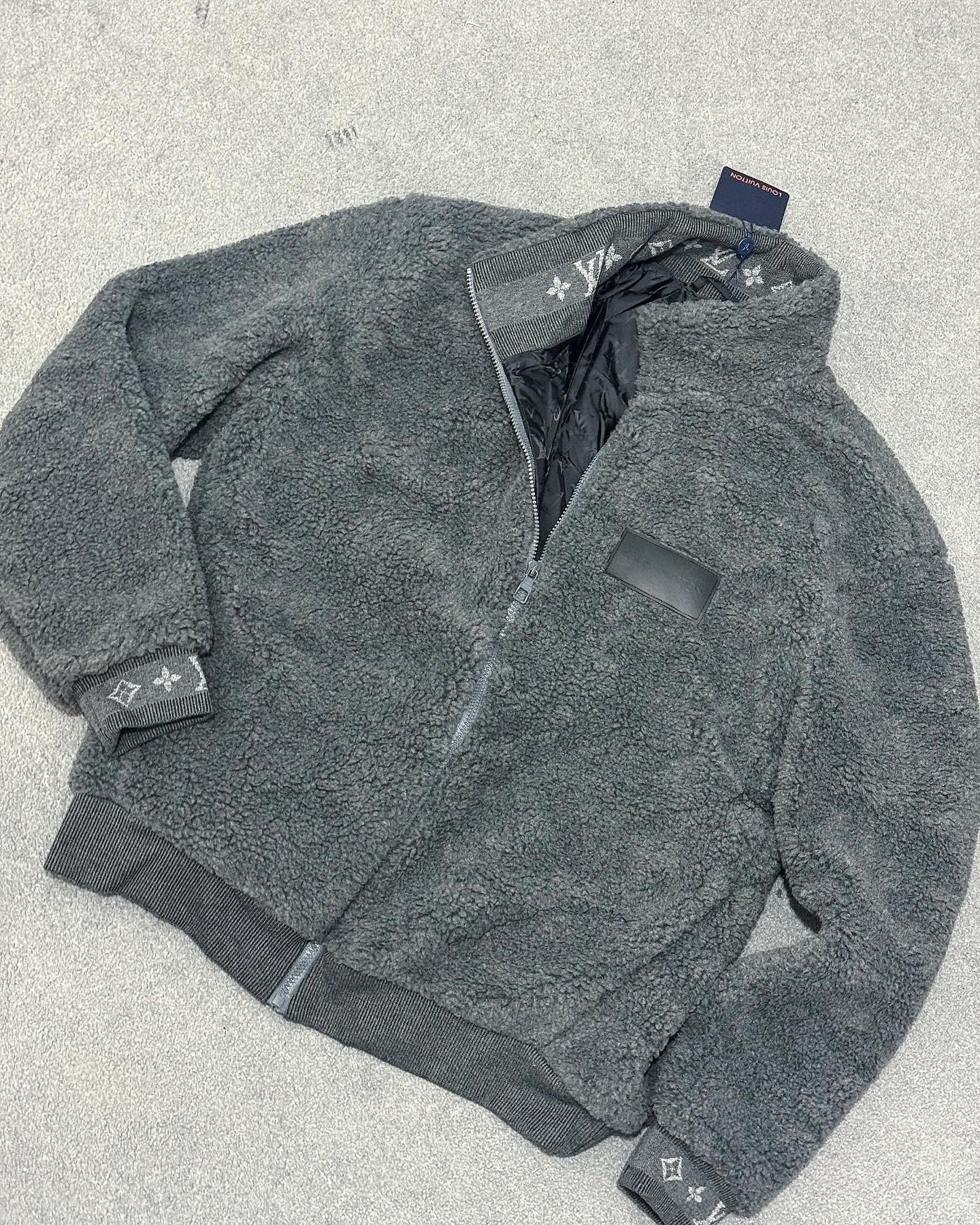 Louis Vuitton | Lv fleece jacket | Size XL | yiodesigner.co.uk