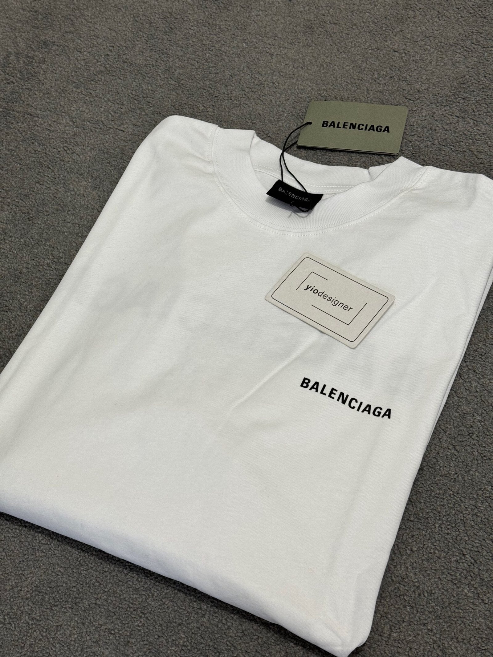 Balenciaga | Balenciaga t-shirt (oversized ) | Size M | Back View | yiodesigner.co.uk