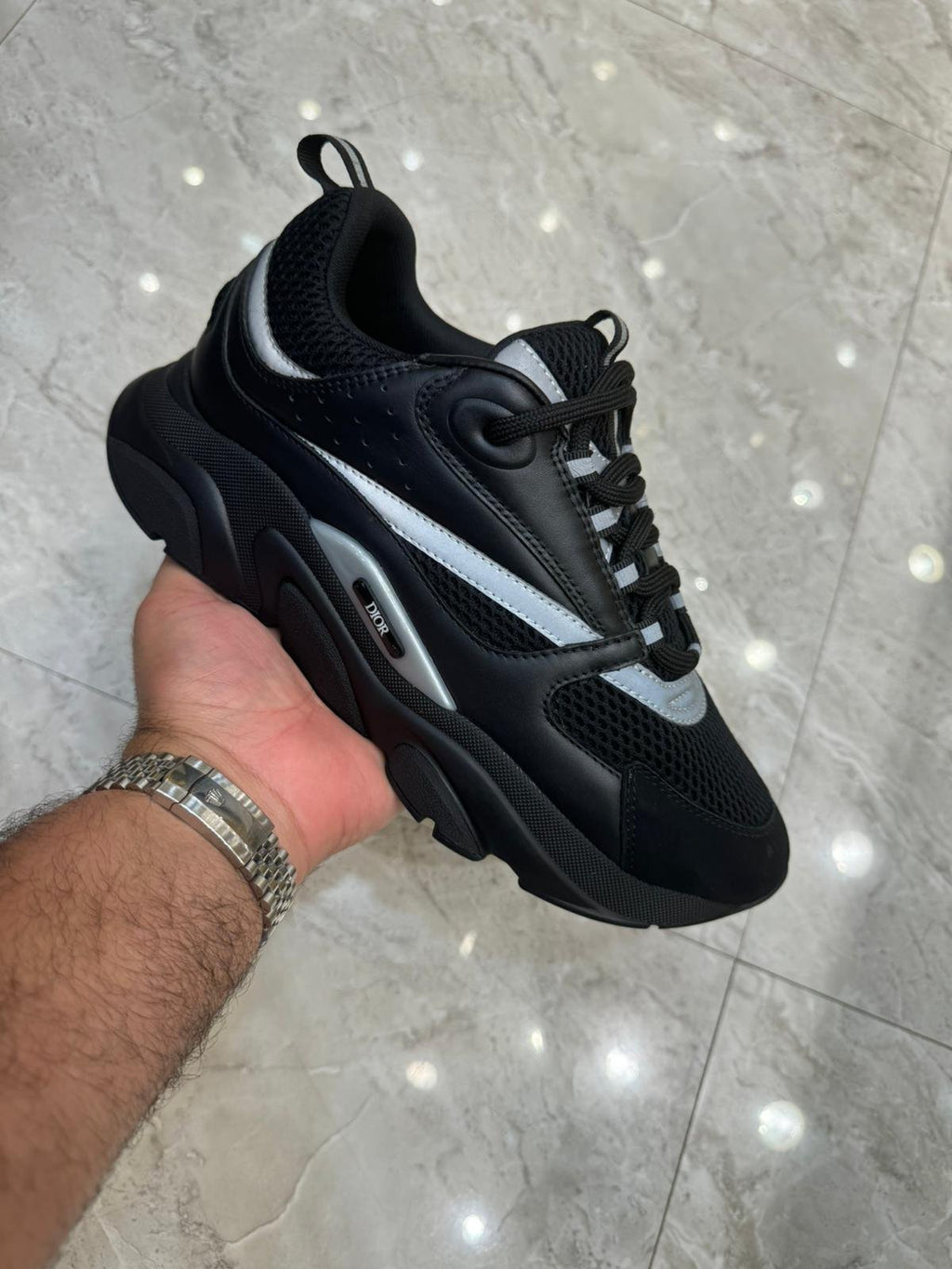 Dior | Dior b22 | Size 6 | Front View | yiodesigner.co.uk