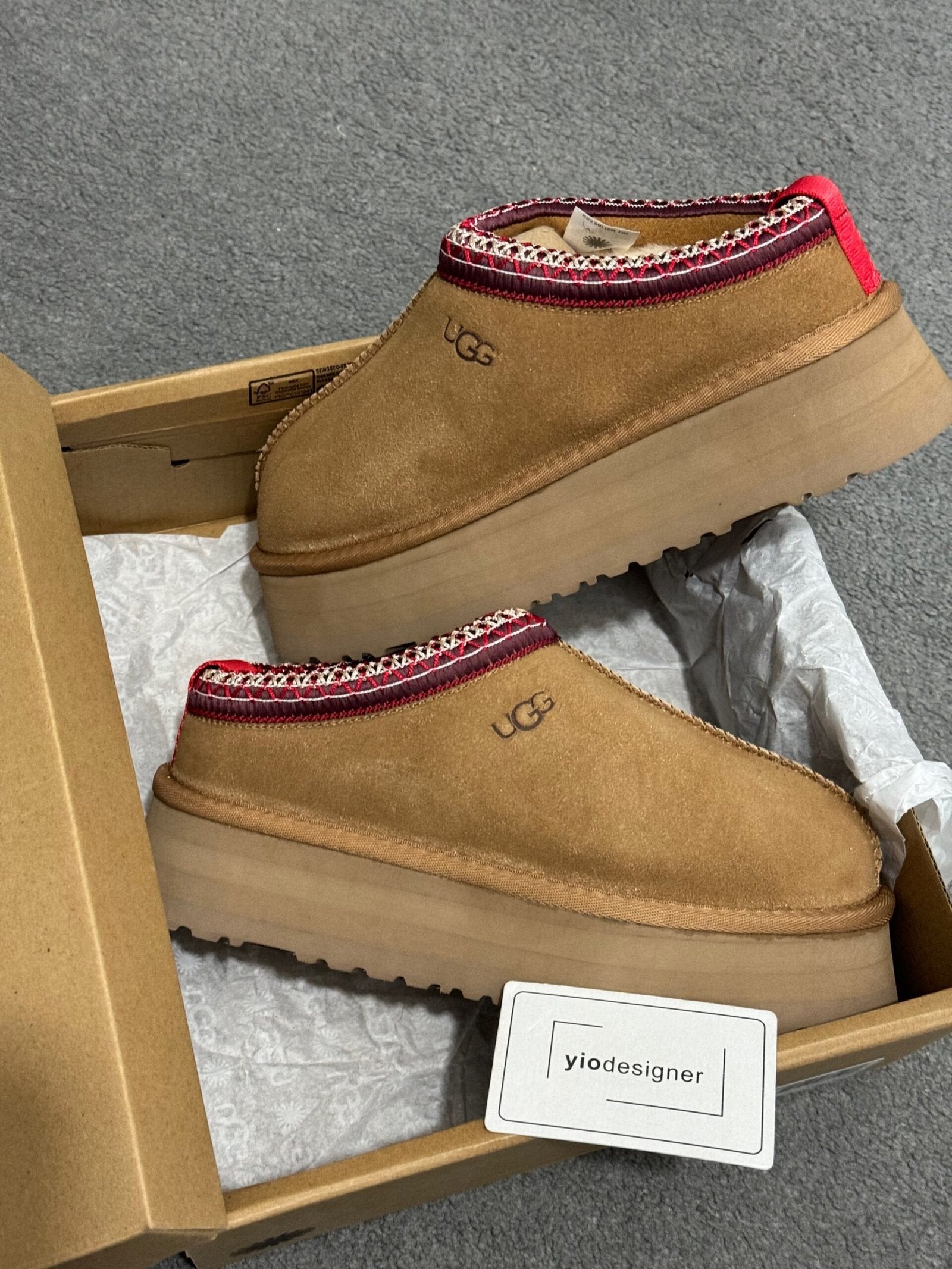 Ugg | Ugg slippers | Size 3 | Front View | yiodesigner.co.uk