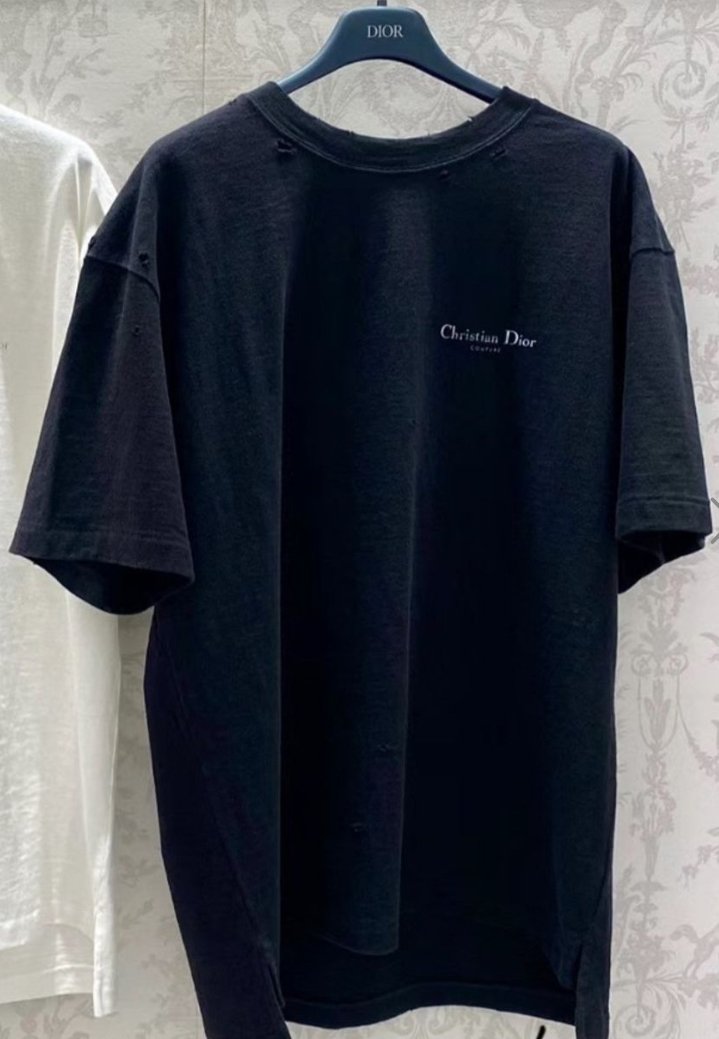 Dior | Dior T-shirt | Side View | yiodesigner.co.uk