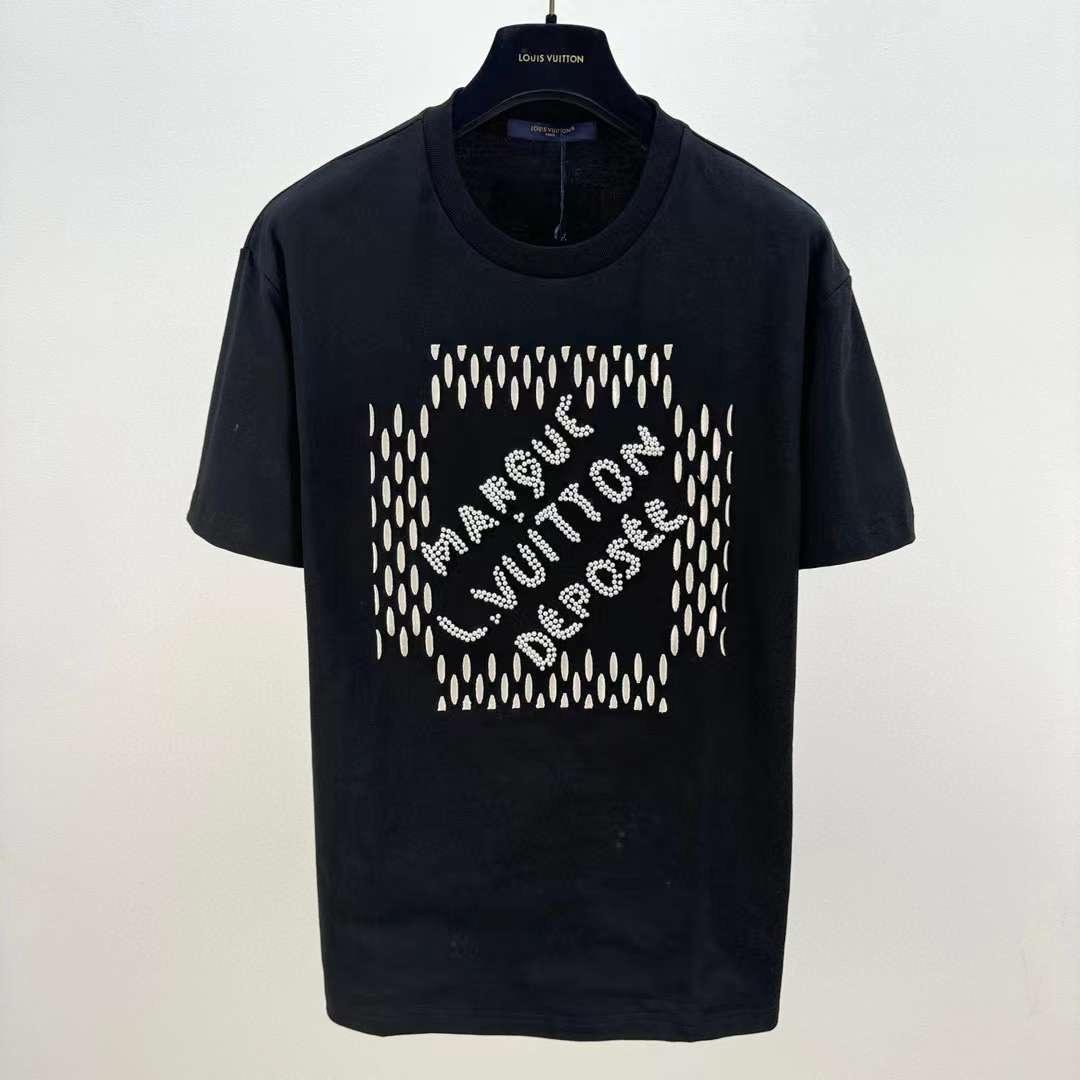 Louis Vuitton | Lv T-shirt | Size L | Side View | yiodesigner.co.uk