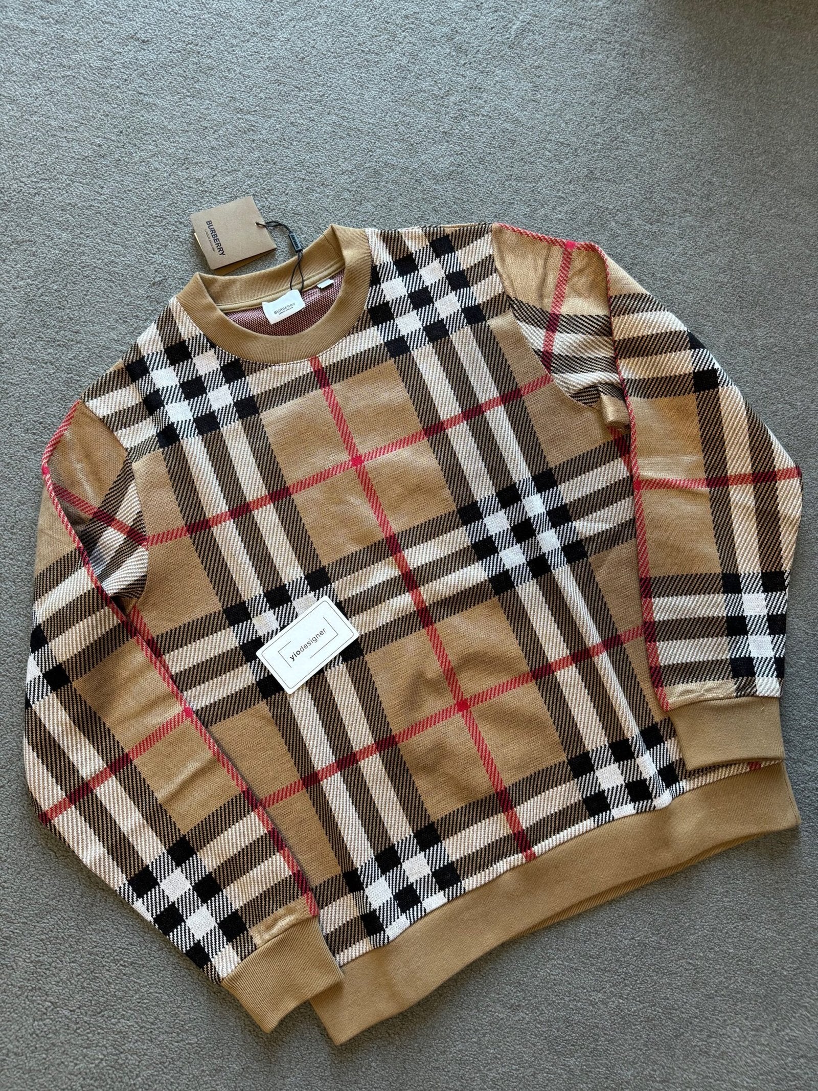 Burberry | Burberry jumper | Close-Up | yiodesigner.co.uk