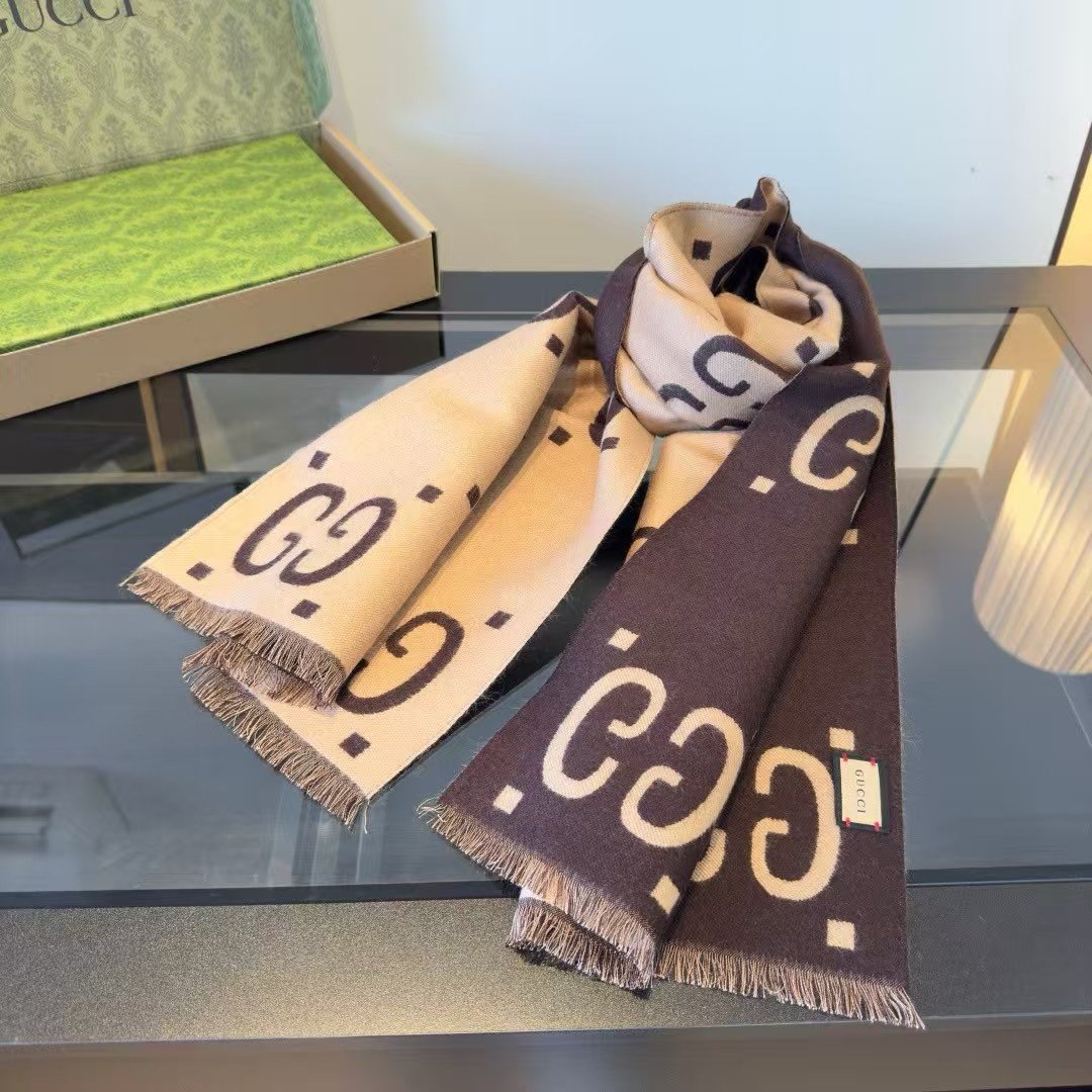 Gucci | Gucci scarf | Back View | yiodesigner.co.uk