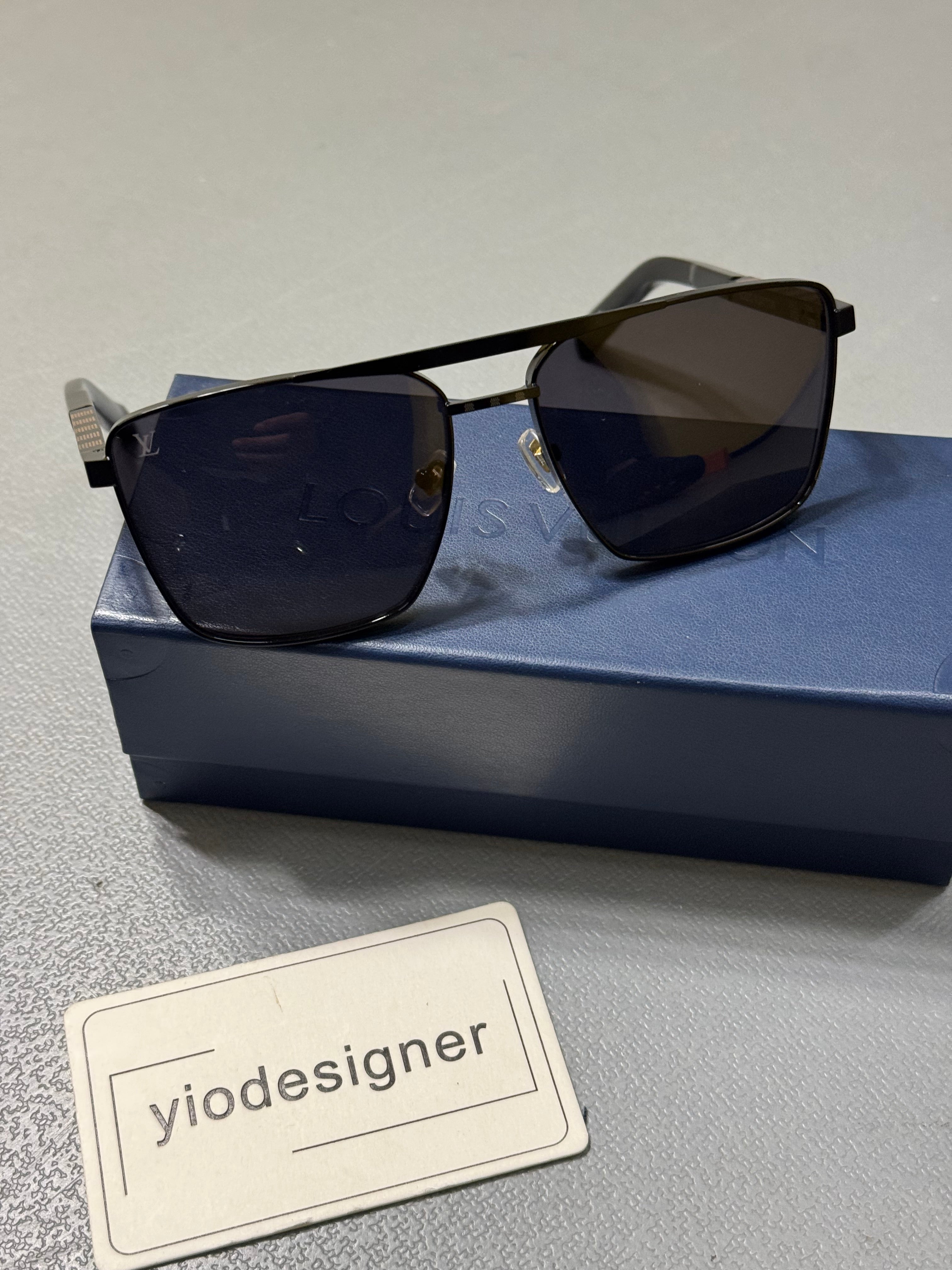 Lv attitude square sunglasses