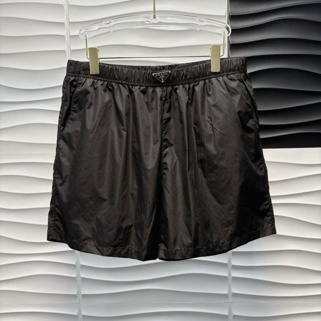 Louis Vuitton | Prada short | Size L | yiodesigner.co.uk