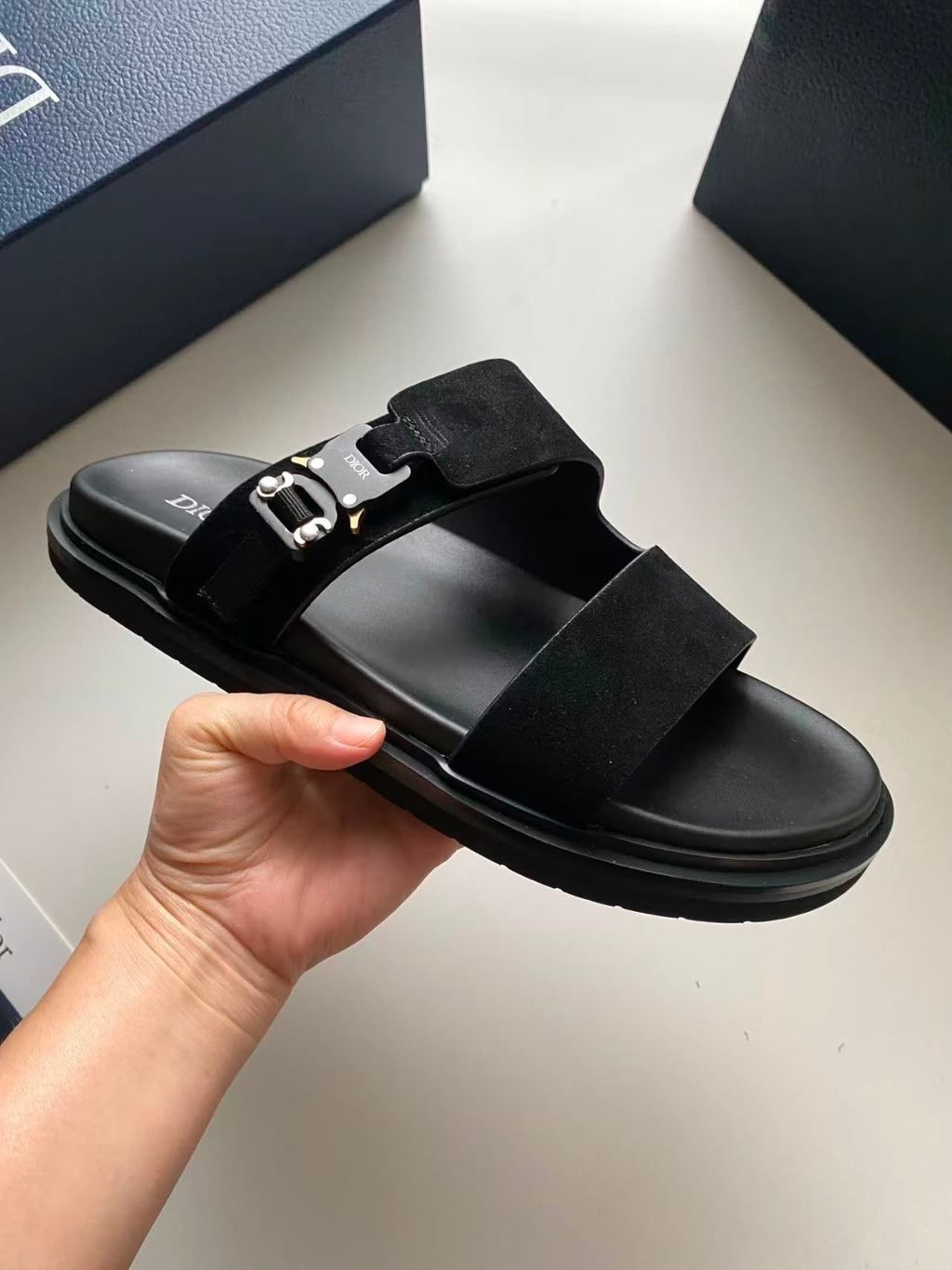 Dior slider