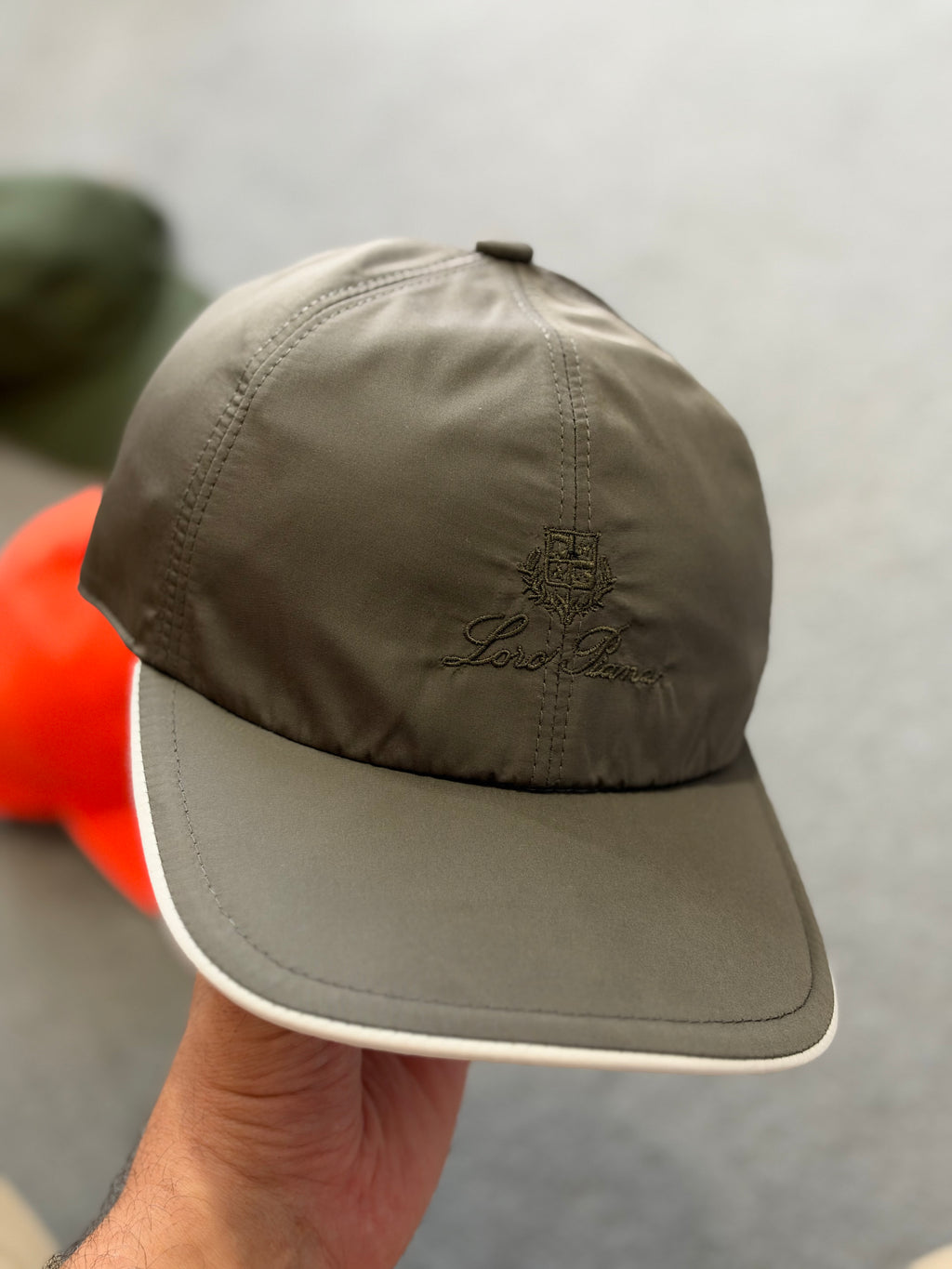Loropiana cap