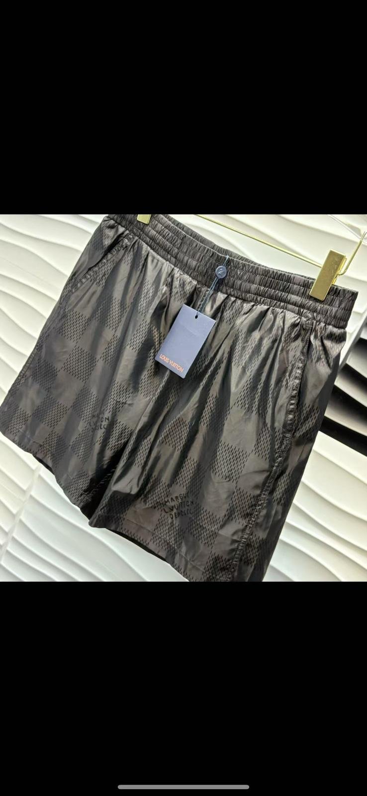 Louis Vuitton | Lv short | Size L | yiodesigner.co.uk
