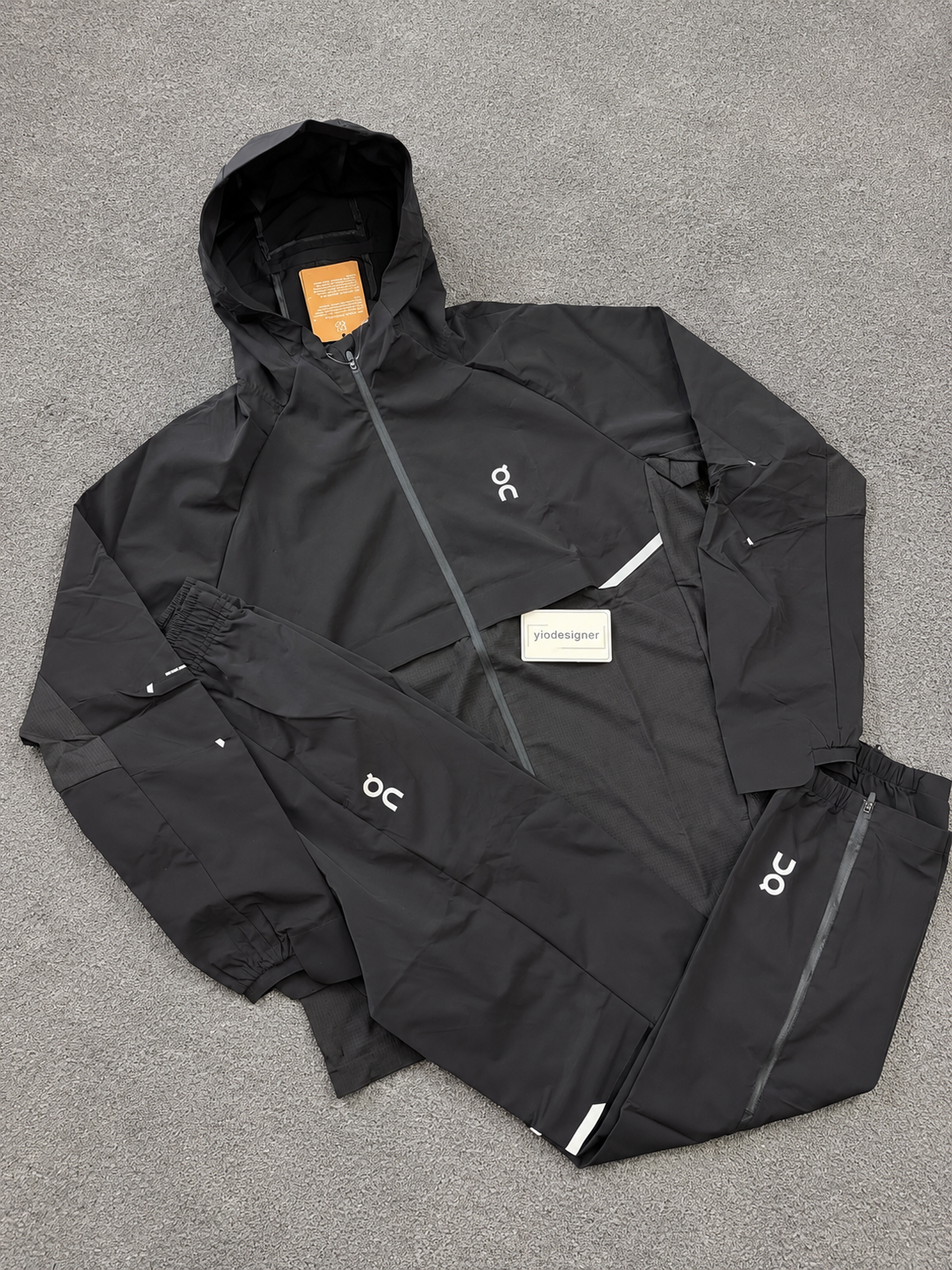 On Cloud tracksuit Black