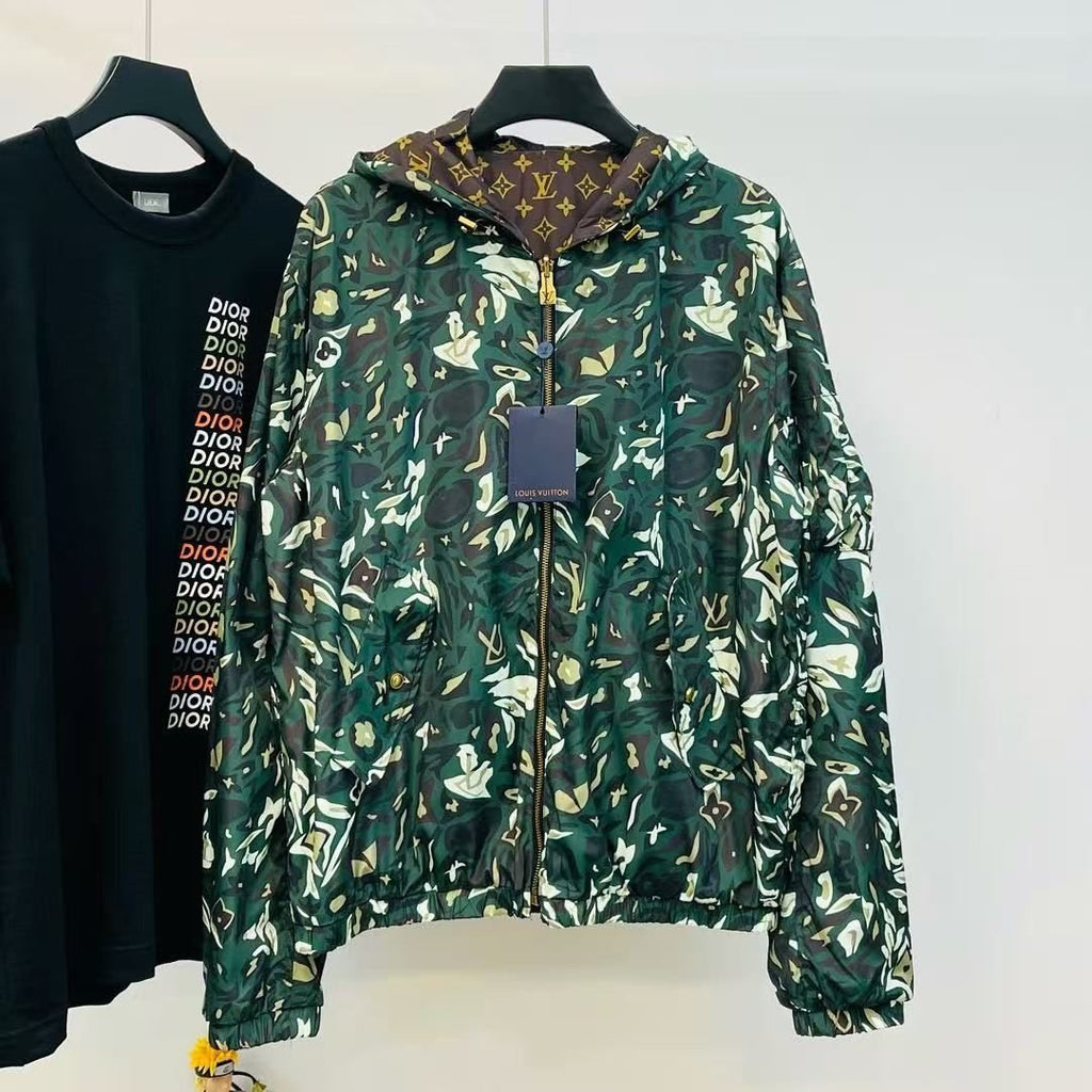 Louis Vuitton | Lv Reversible monogram windbreaker | Detail Shot | yiodesigner.co.uk