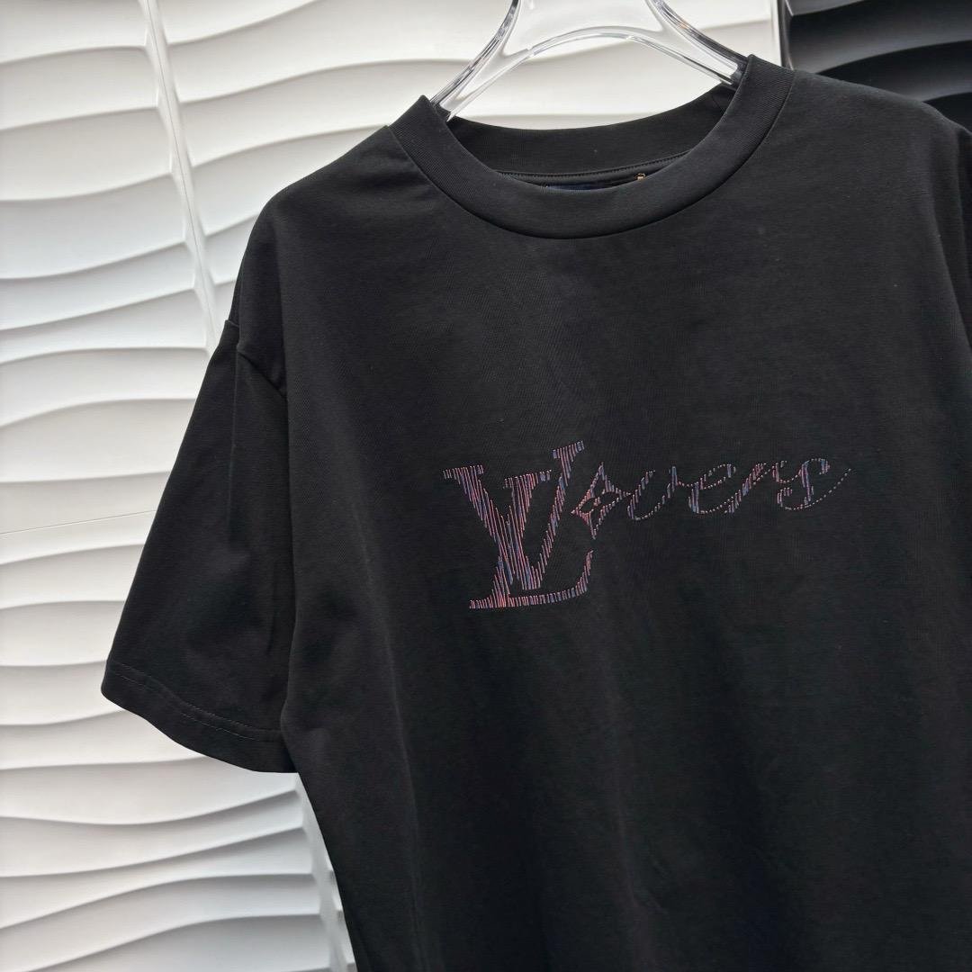 Louis Vuitton | Lv T-shirt | Close-Up | yiodesigner.co.uk