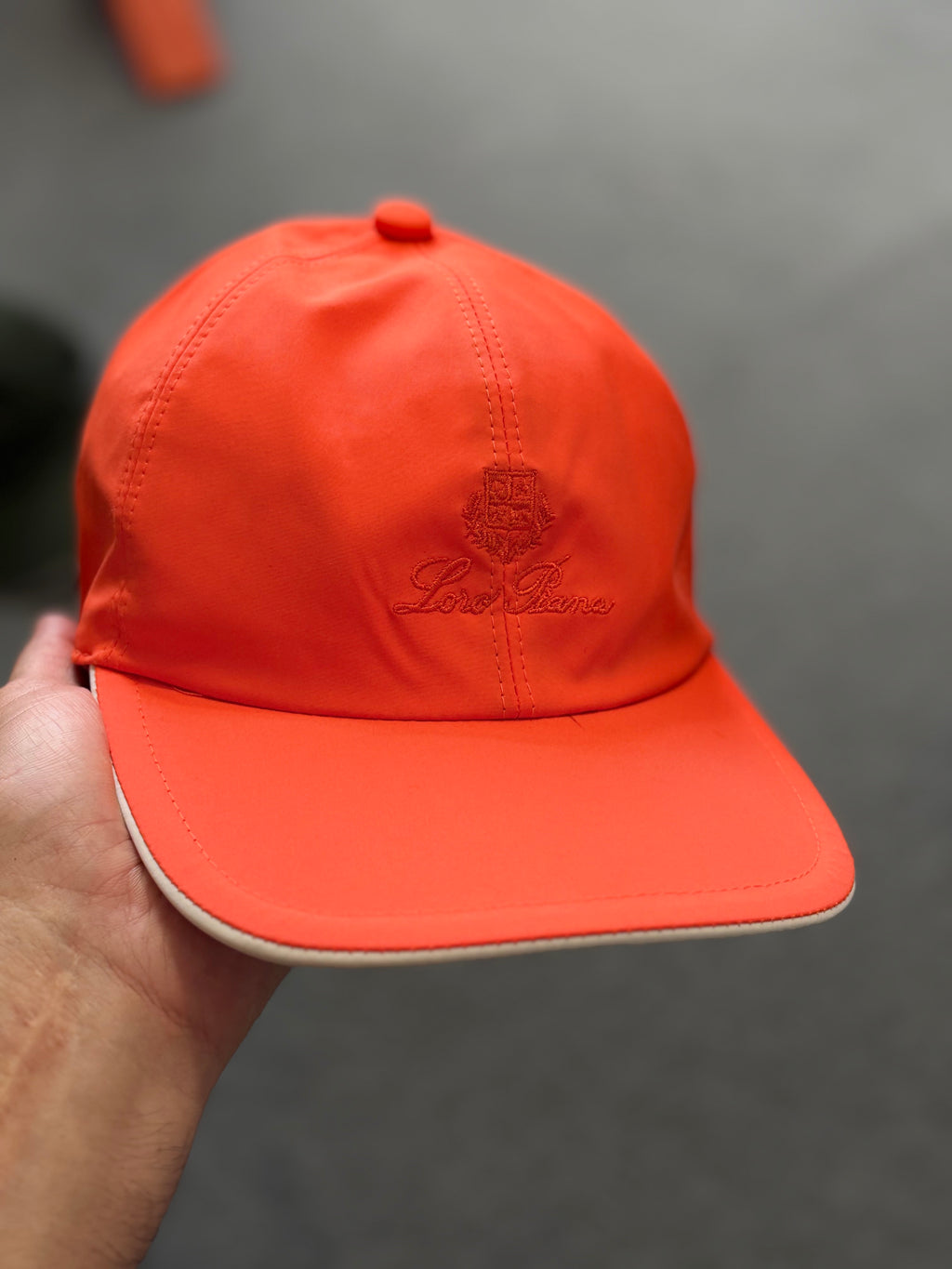 Loropiana cap