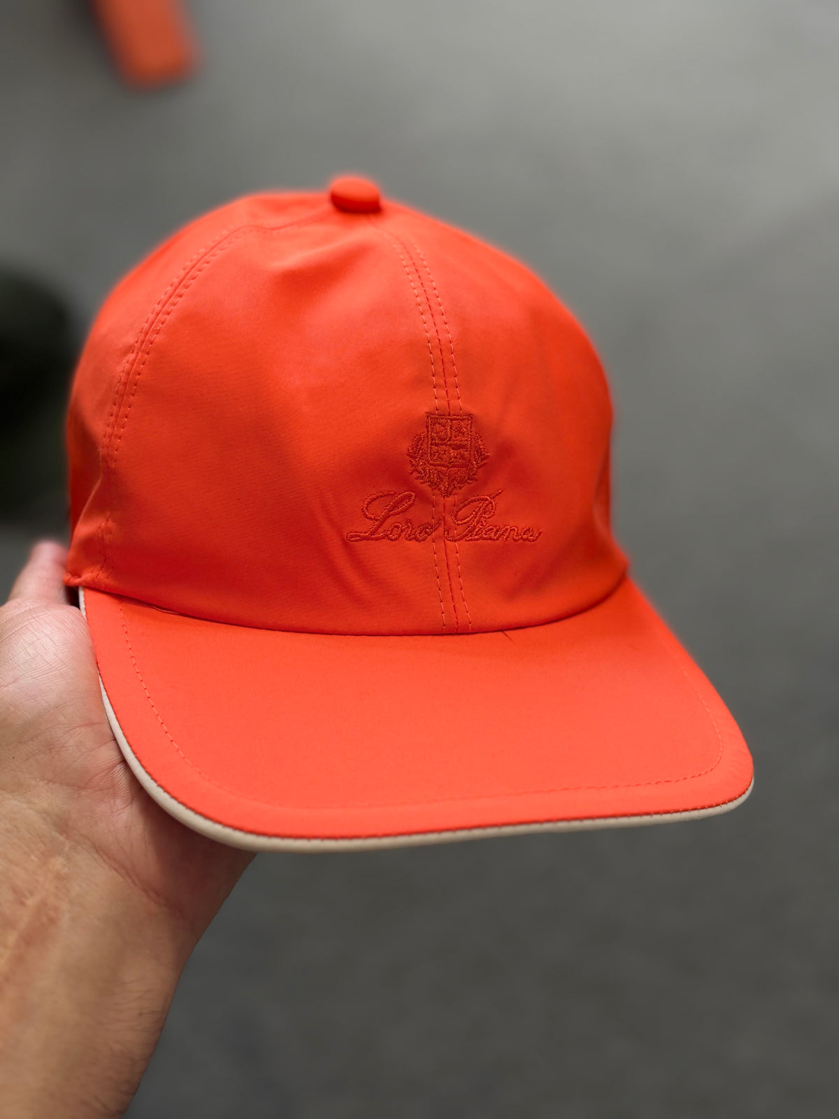 Loropiana cap