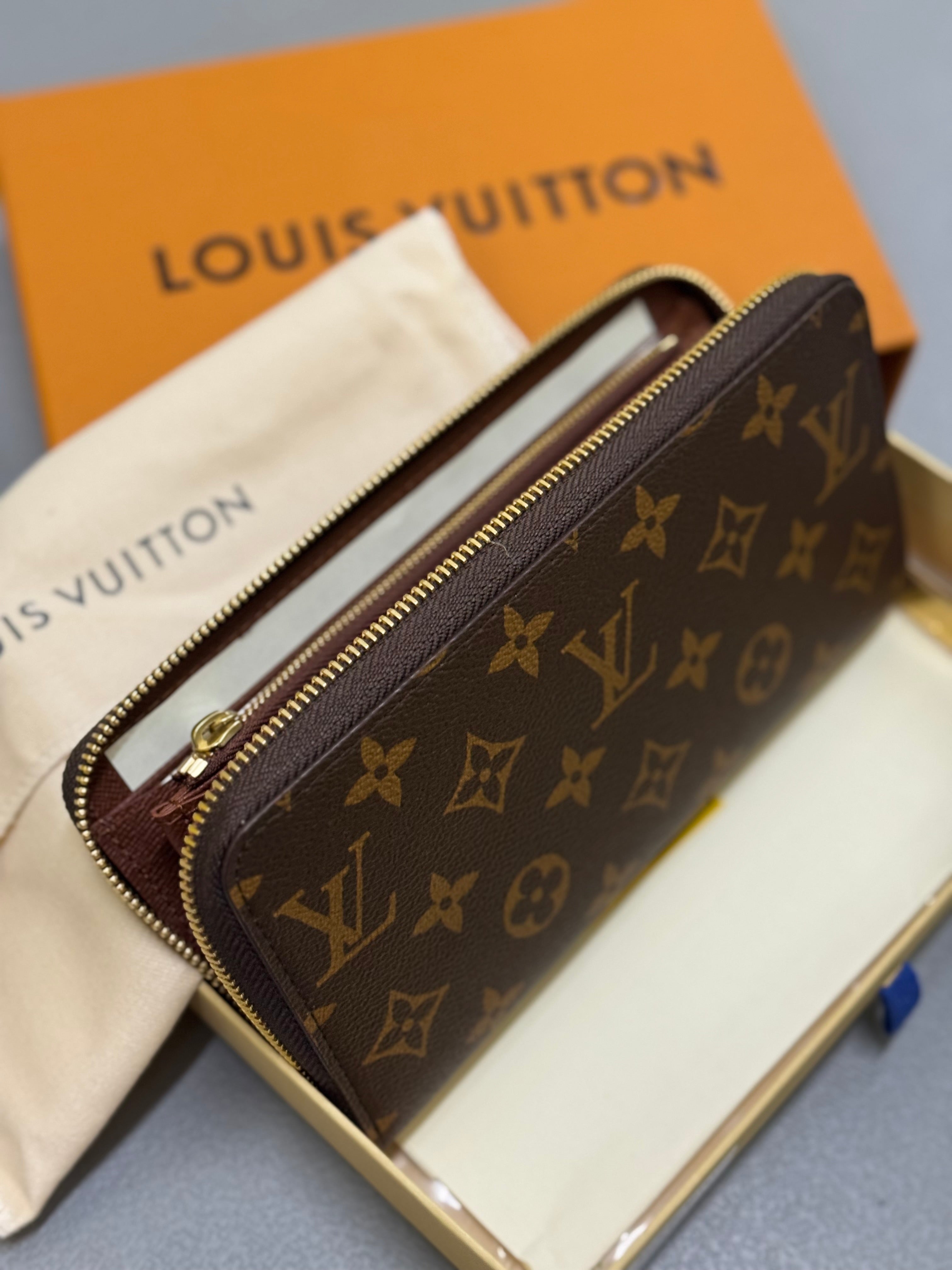 Lv purse