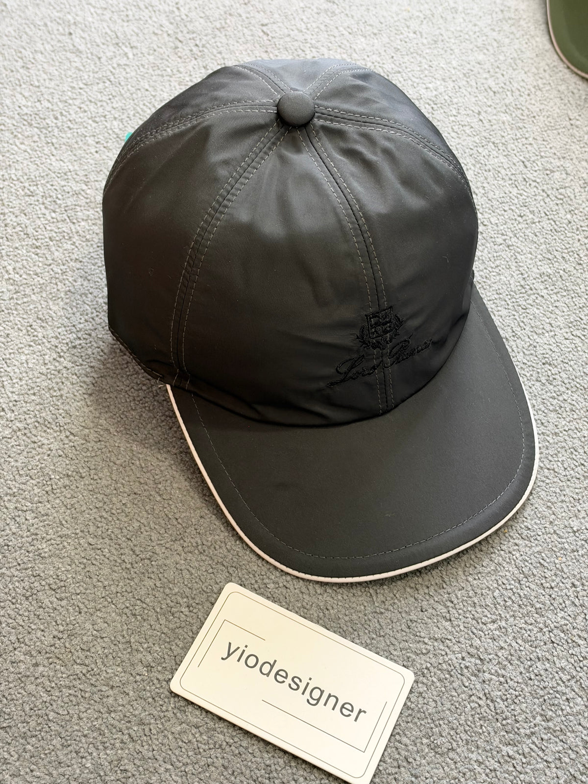 Loropiana cap