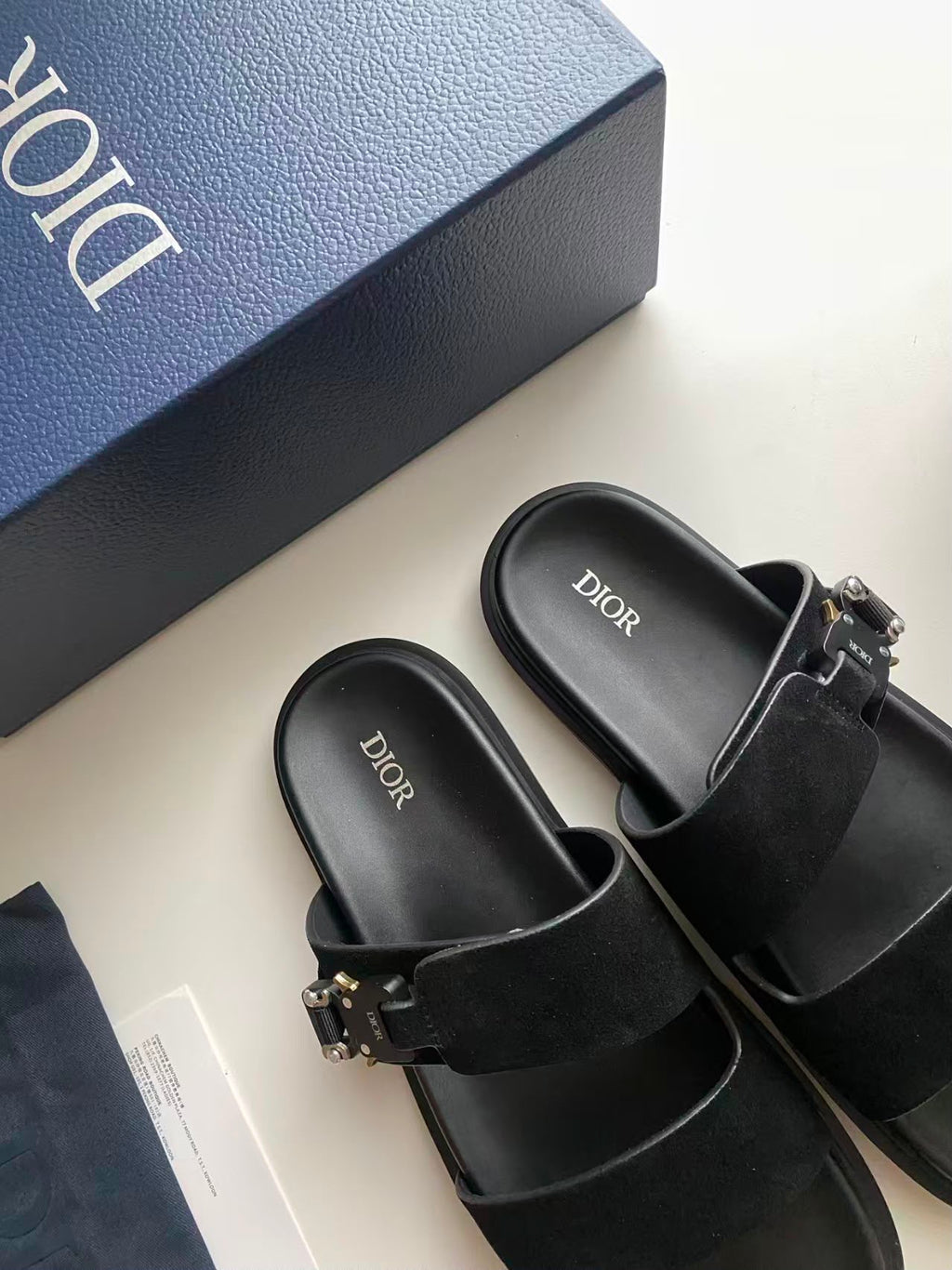 Dior slider