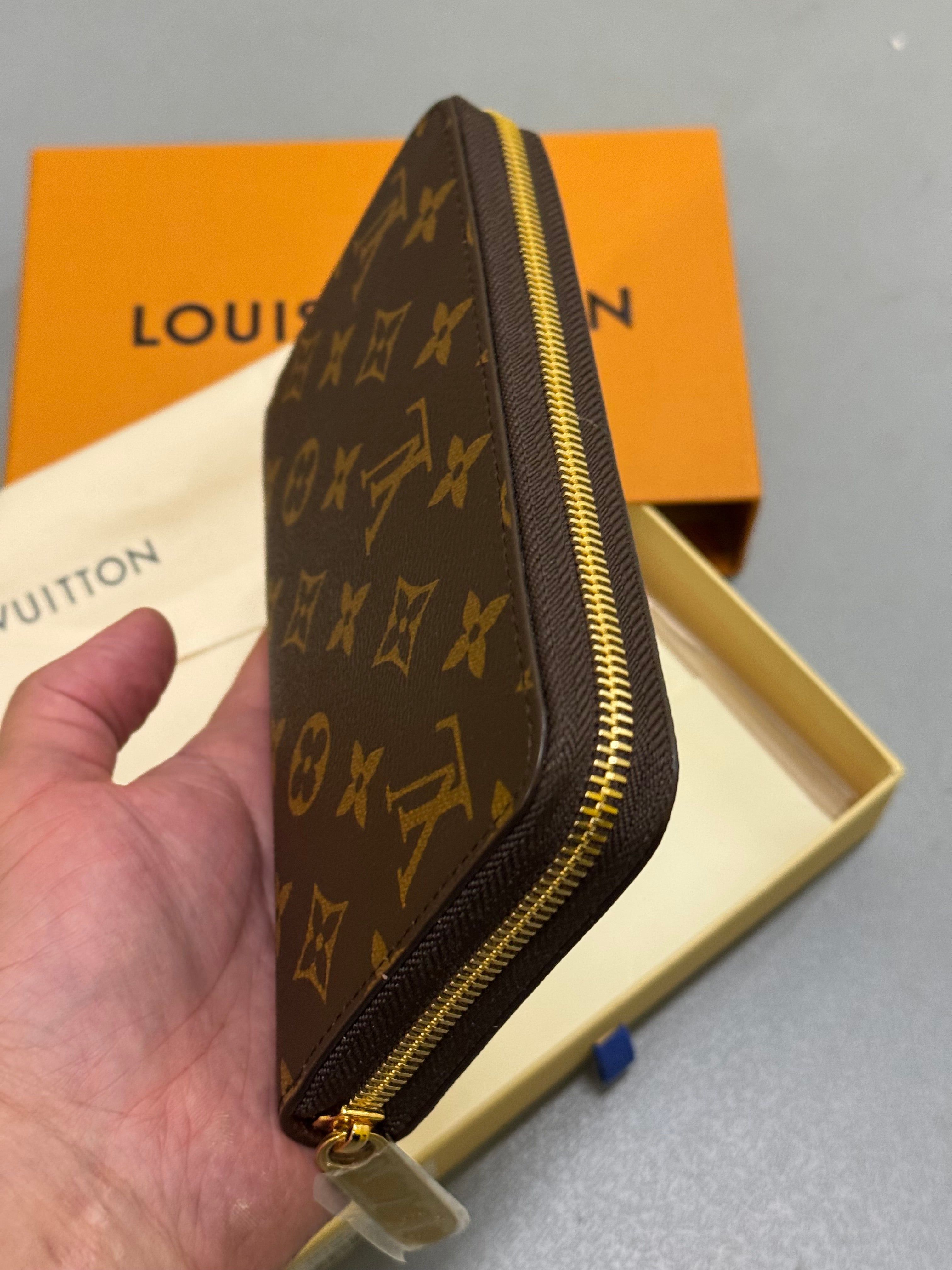 Lv purse