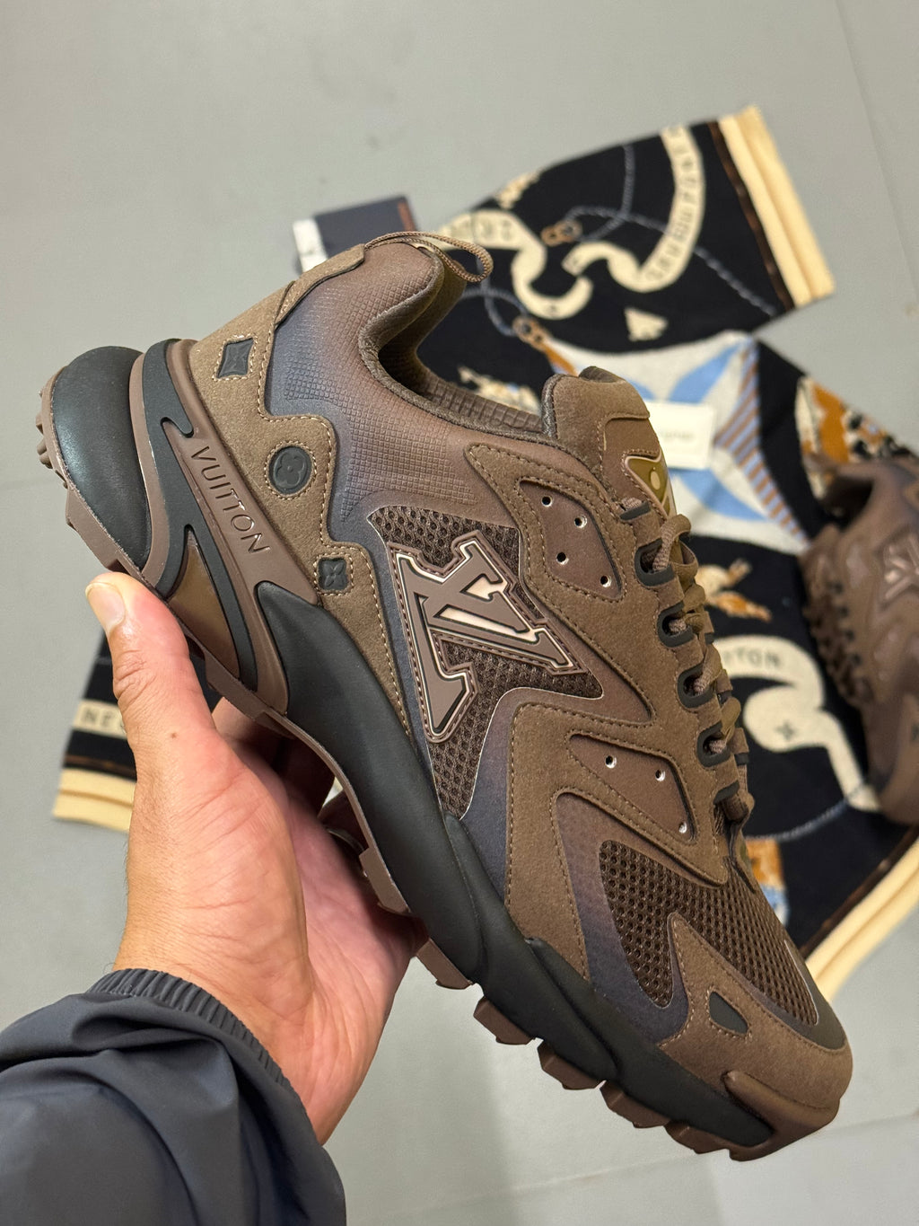 Lv sneaker tatic brown