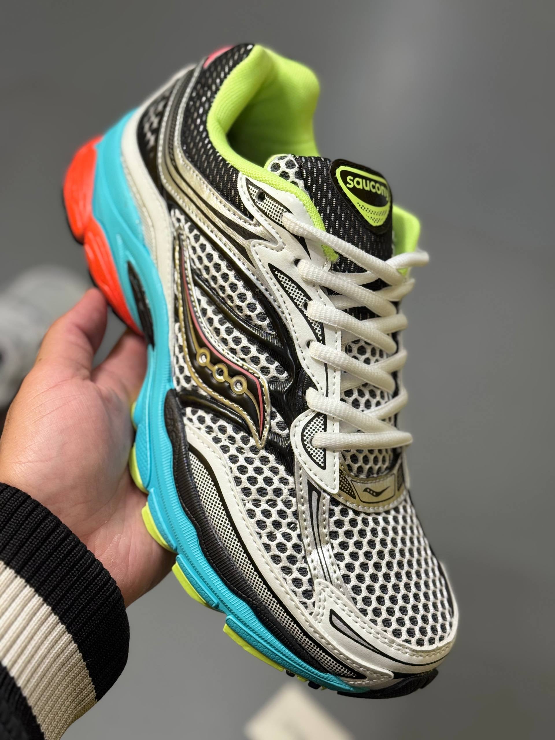 SAUCONY PROGRID OMNI 9 MUTANT