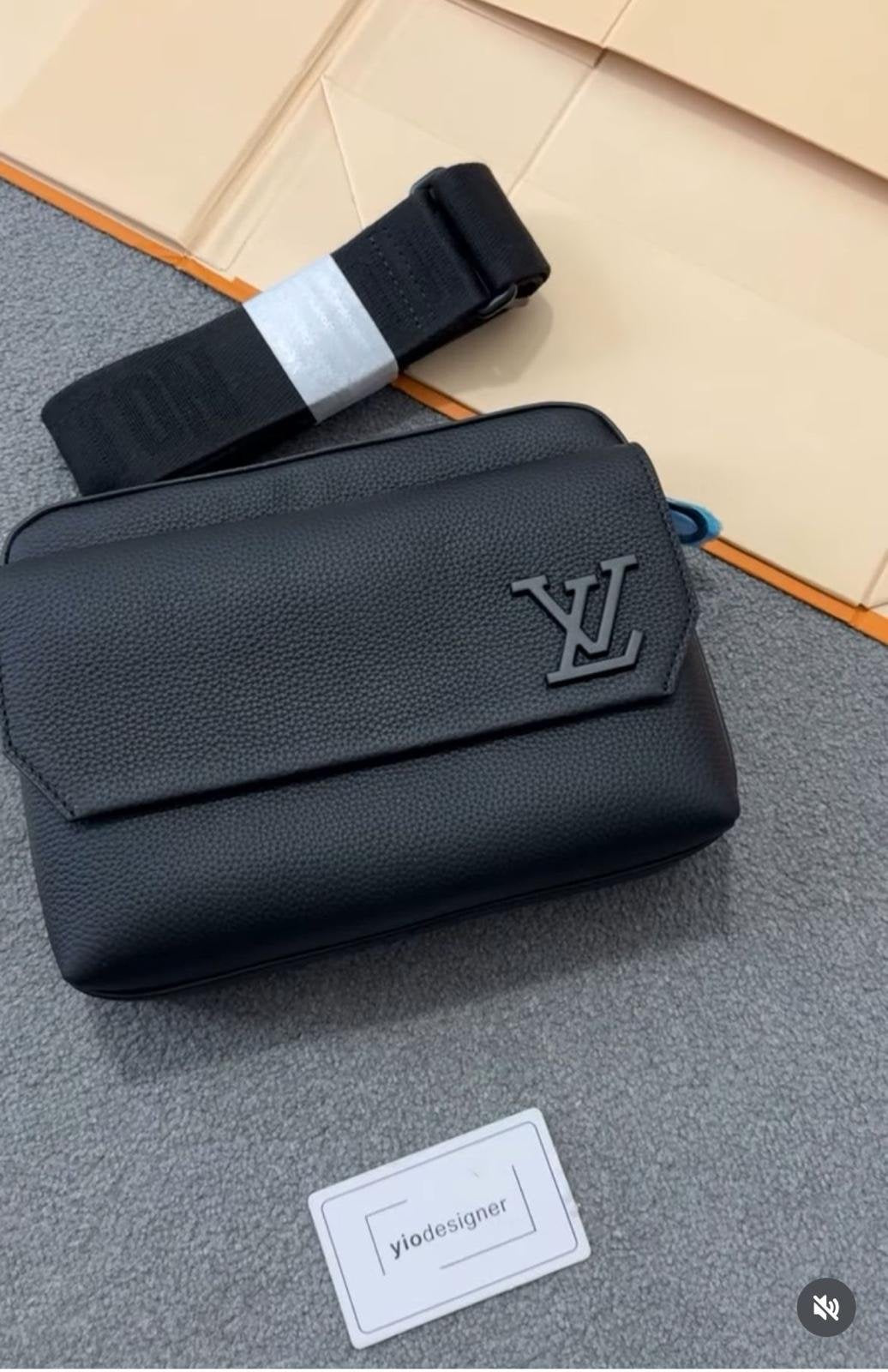 Louis Vuitton | Lv bag ( black) | yiodesigner.co.uk