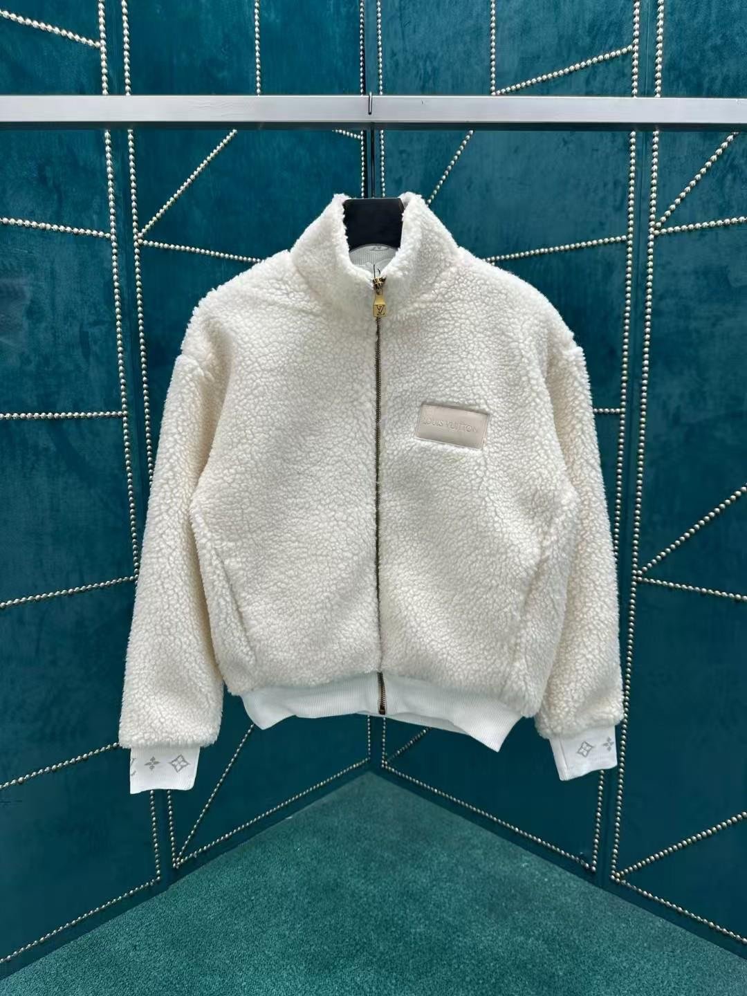 Louis Vuitton | Lv fleece jacket | Size XL | yiodesigner.co.uk