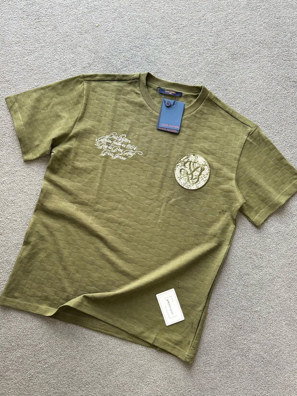 Louis Vuitton | Lv T-shirt | Size M | Back View | yiodesigner.co.uk