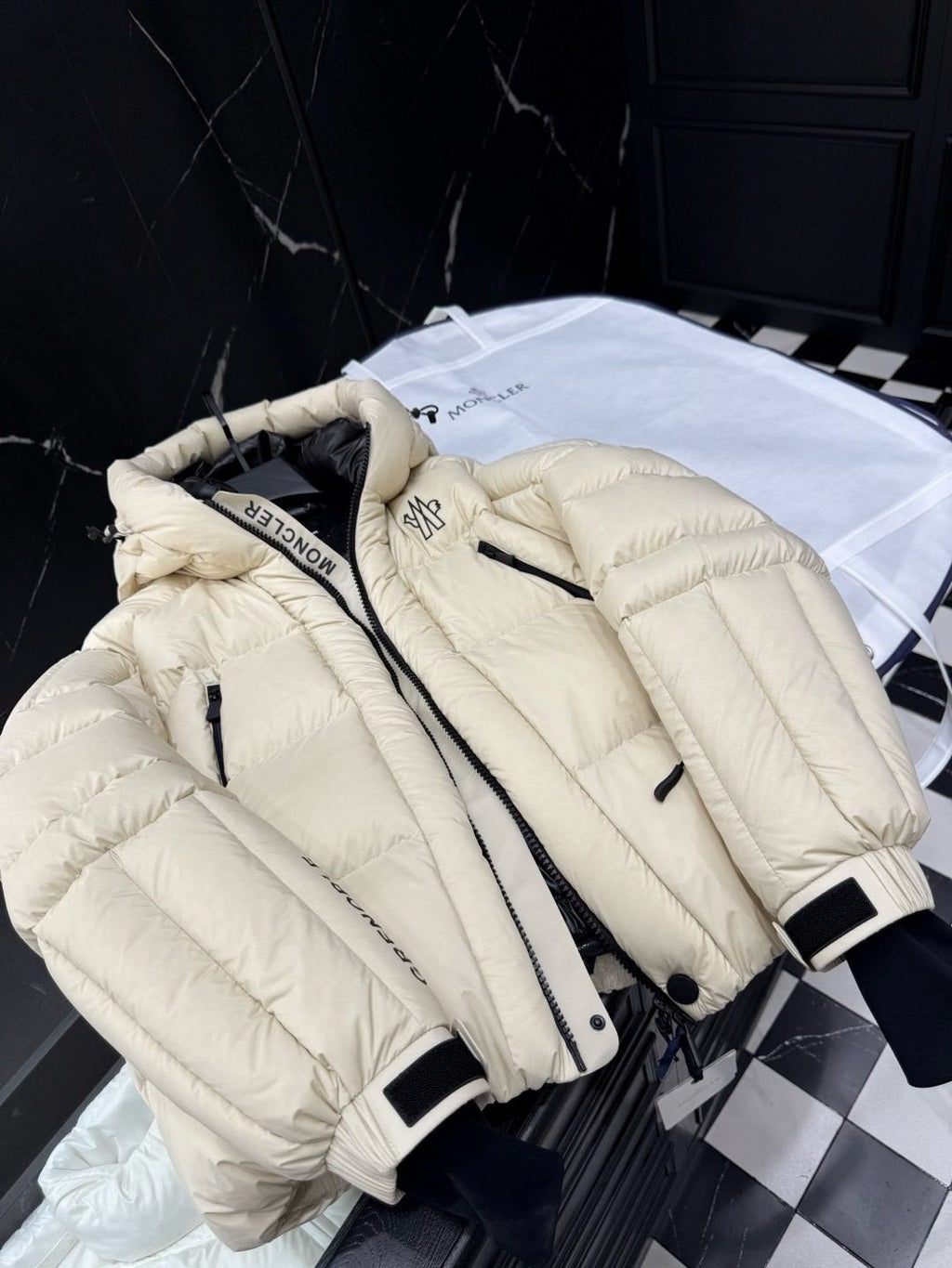 Moncler | Moncler coat | Size 5 | Front View | yiodesigner.co.uk