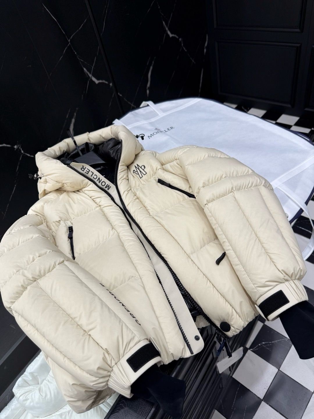 Moncler | Moncler coat | Size 5 | Front View | yiodesigner.co.uk