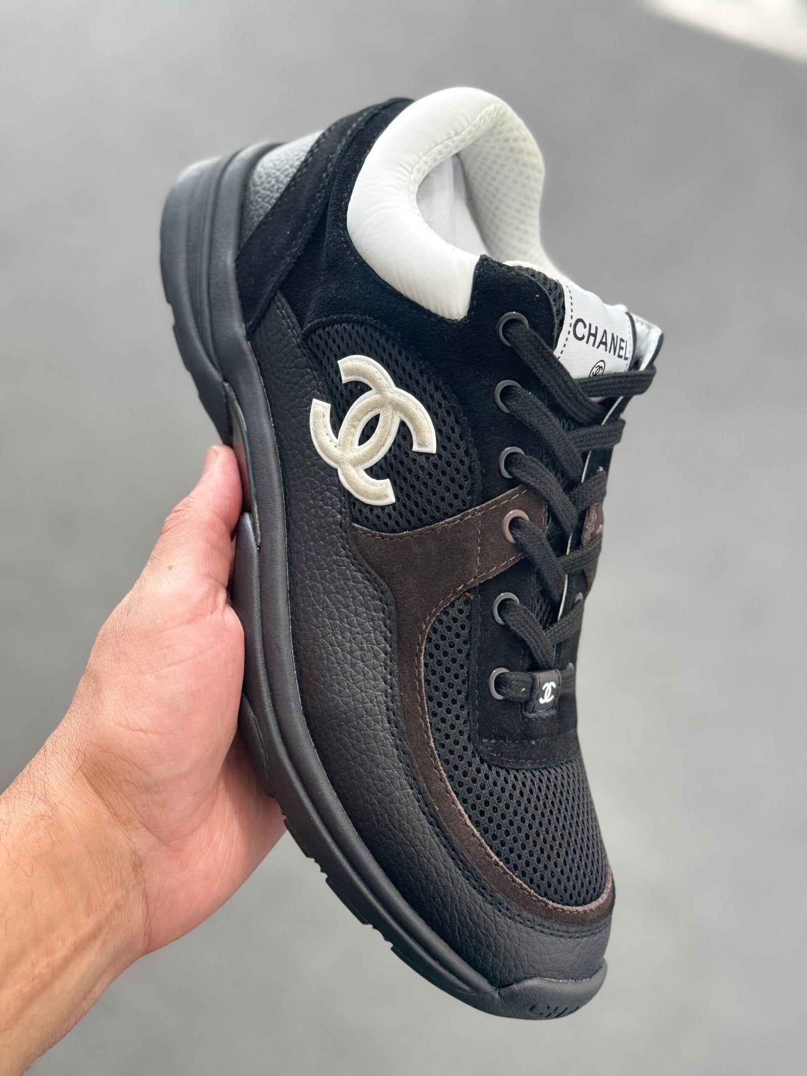 Chanel | Chanel sneaker | Size 10 | Back View | yiodesigner.co.uk