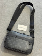 Louis Vuitton | Lv bag | Detail Shot | yiodesigner.co.uk