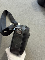 Louis Vuitton | Lv bag | Close-Up | yiodesigner.co.uk
