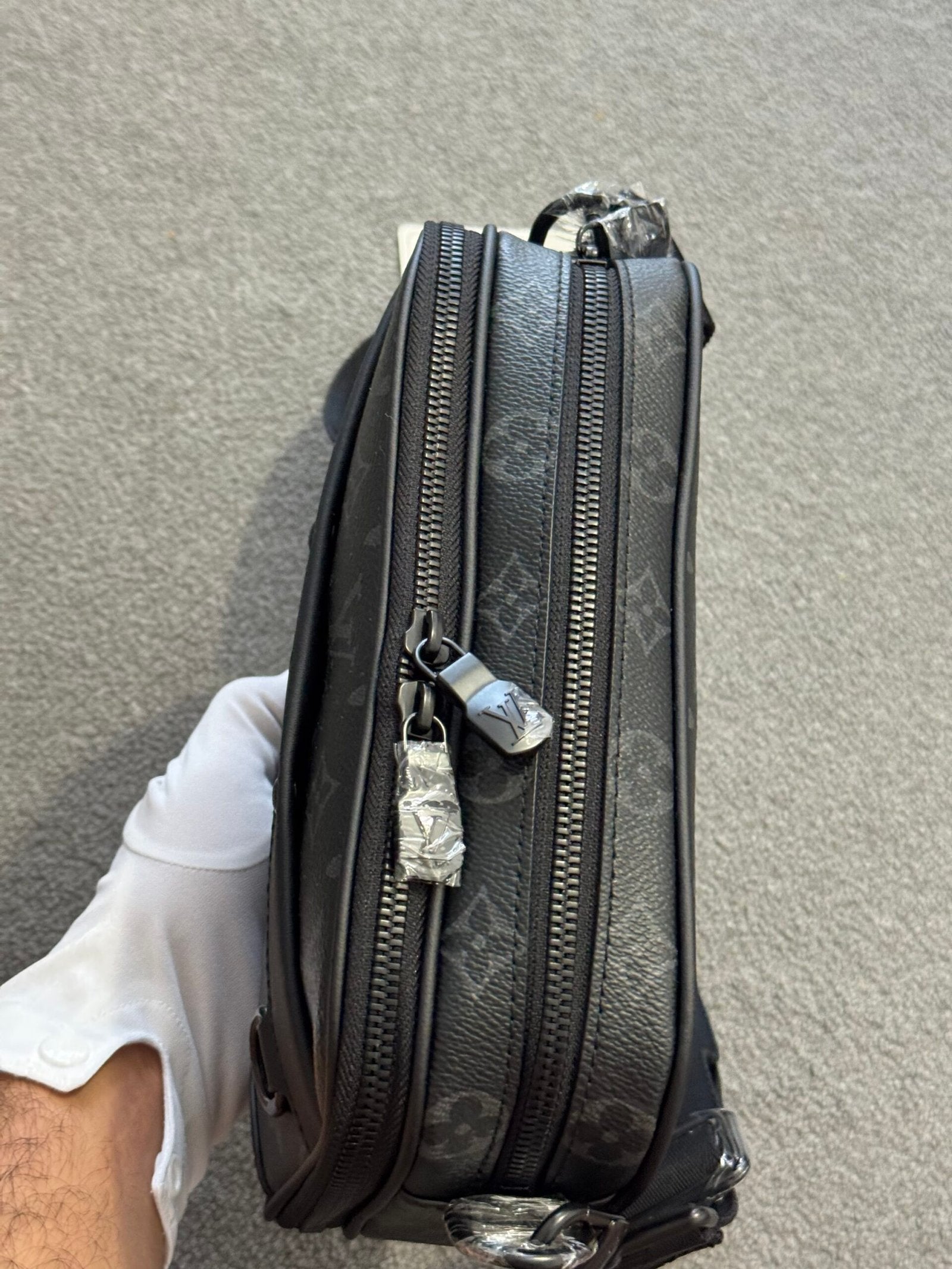 Louis Vuitton | Lv bag | Side View | yiodesigner.co.uk