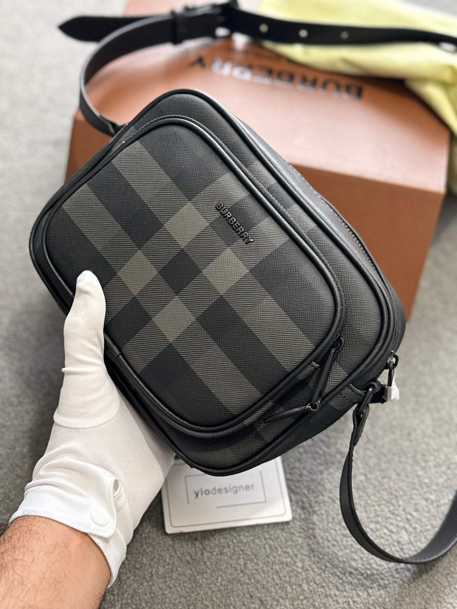 Burberry | Burberry bag Grey/Cream | Back View | yiodesigner.co.uk
