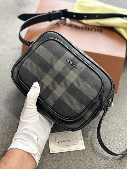 Burberry | Burberry bag Grey/Cream | Front View | yiodesigner.co.uk