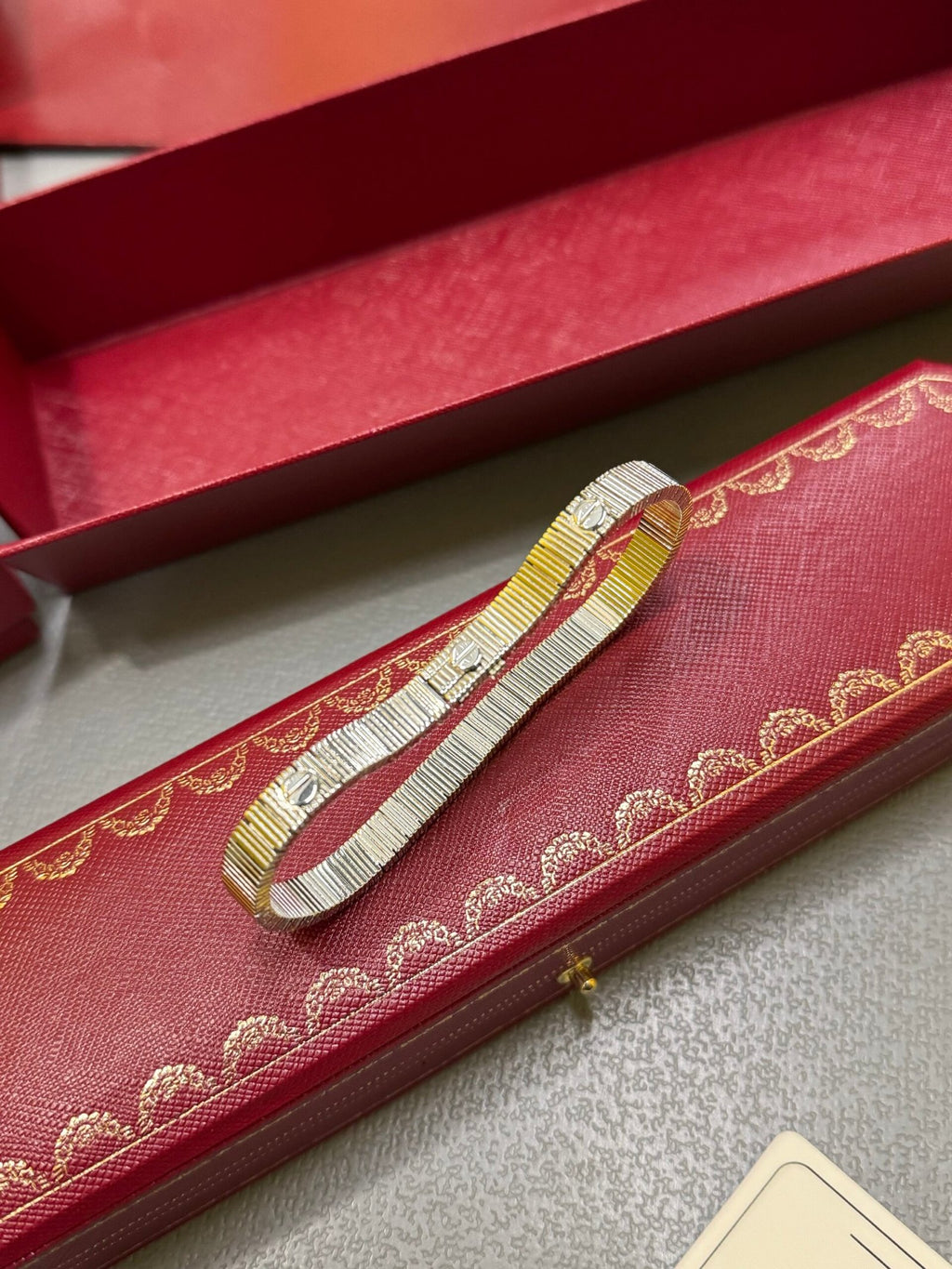 Cartier | Cartier bracelt | Close-Up | yiodesigner.co.uk