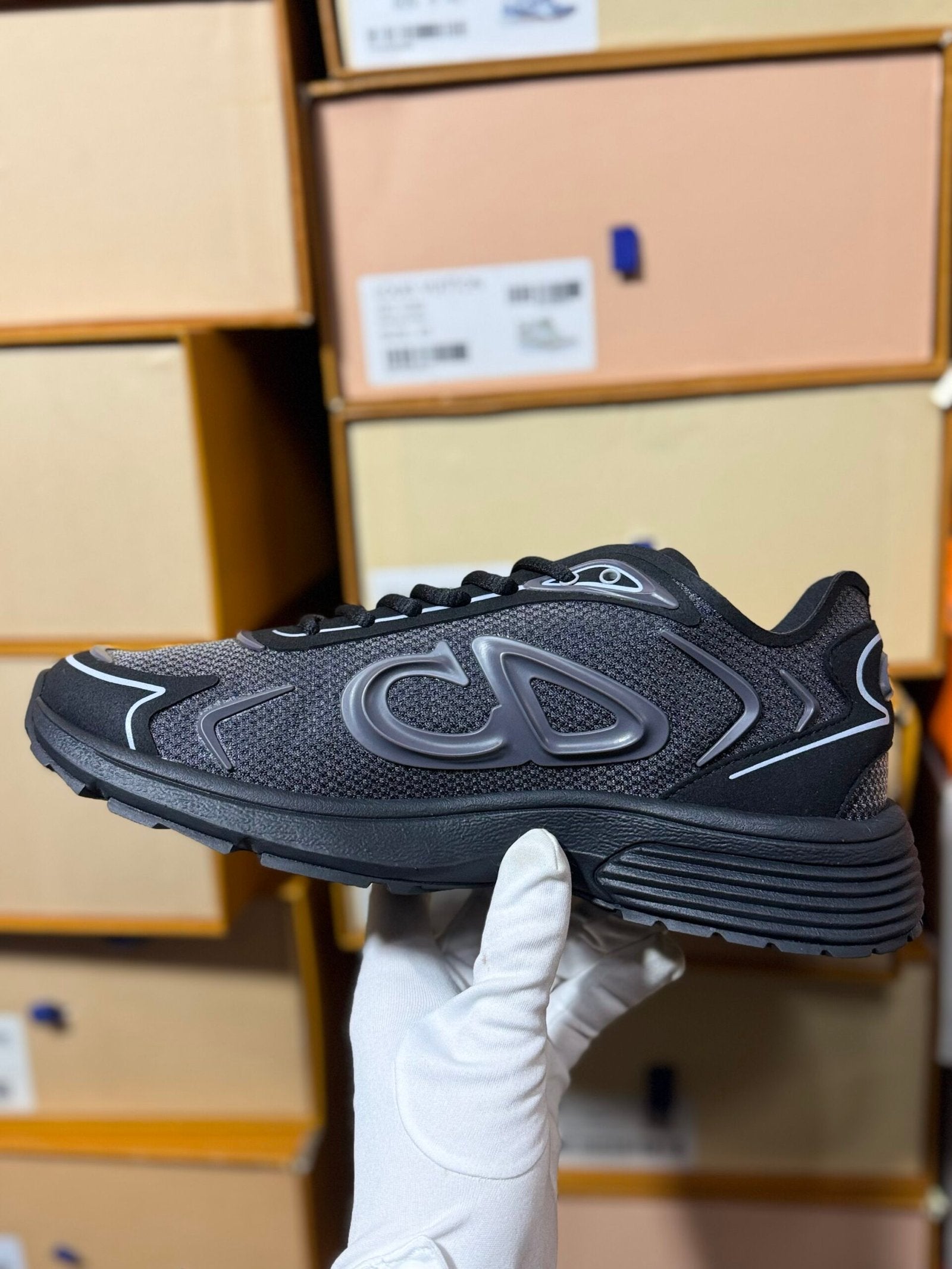 Dior | Dior 
b30 new season | Full Body | yiodesigner.co.uk