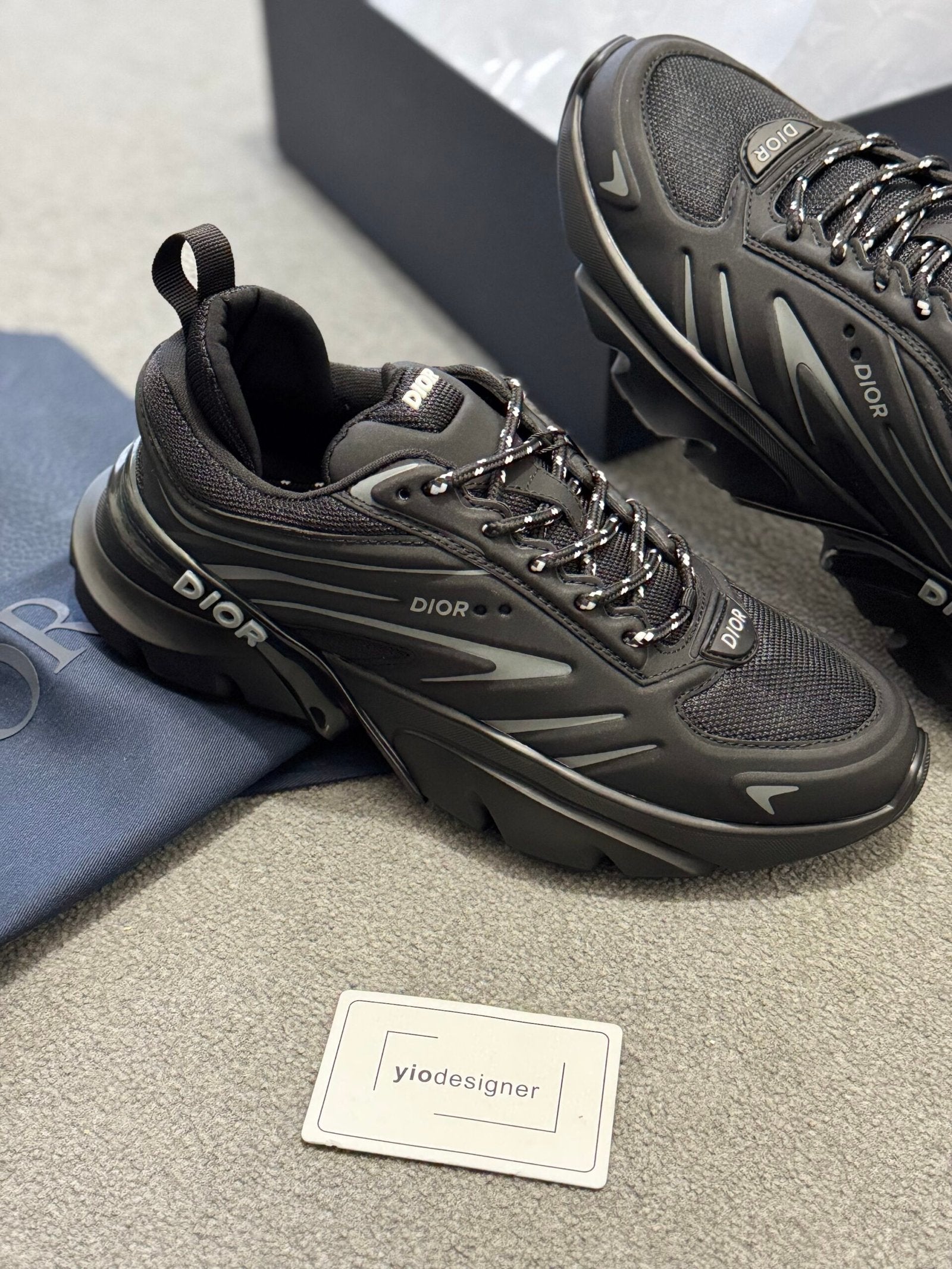 Dior | Dior B44 sneaker | Size 9 | Close-Up | yiodesigner.co.uk