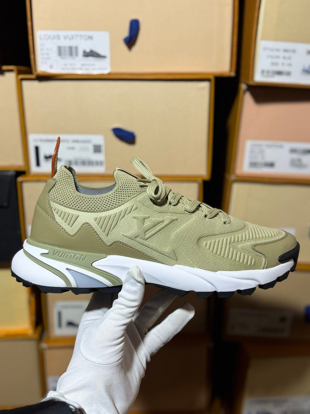 Louis Vuitton | Lv sneaker | Back View | yiodesigner.co.uk