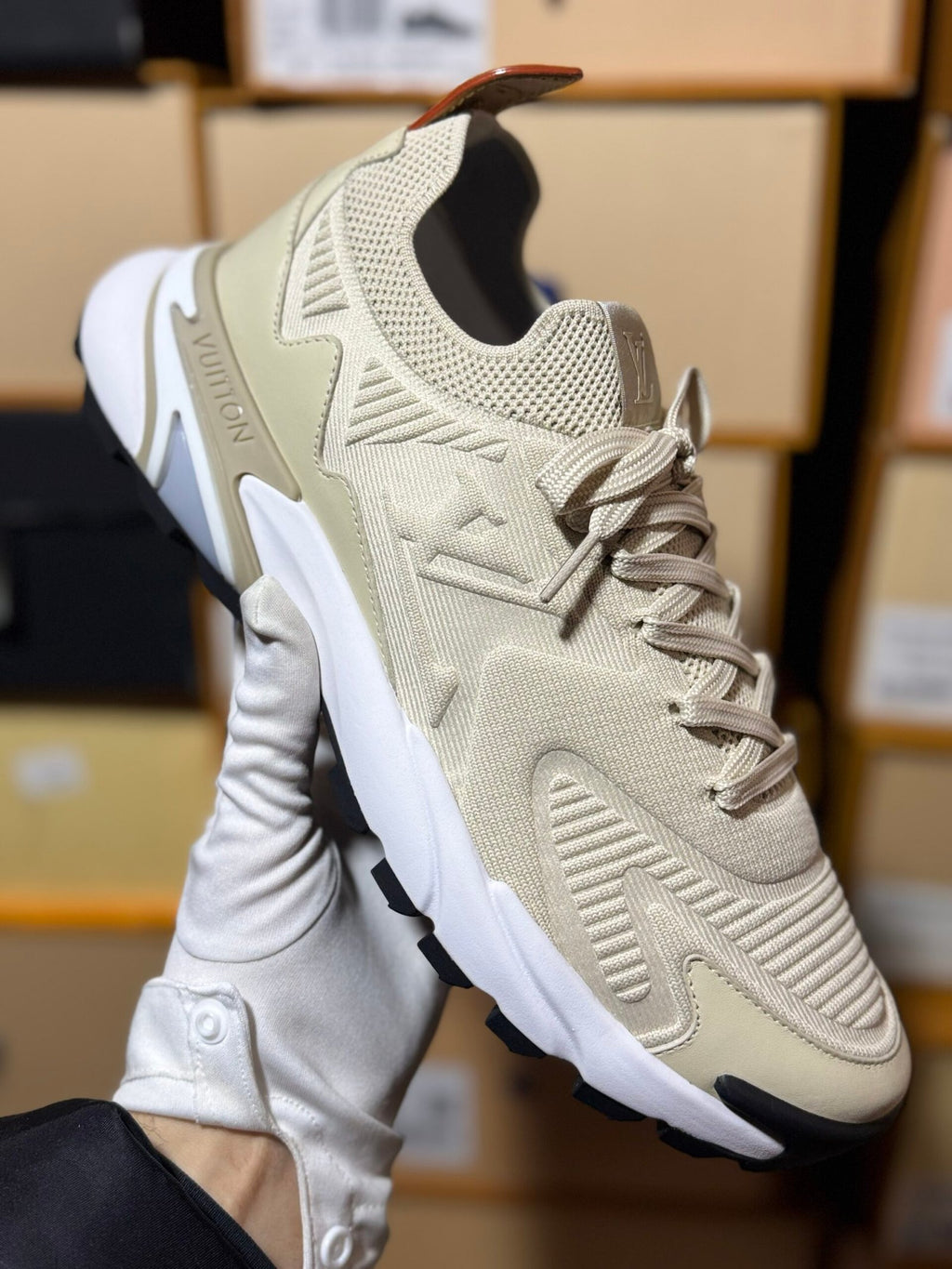 Louis Vuitton | Lv sneaker | Size 9 | Front View | yiodesigner.co.uk
