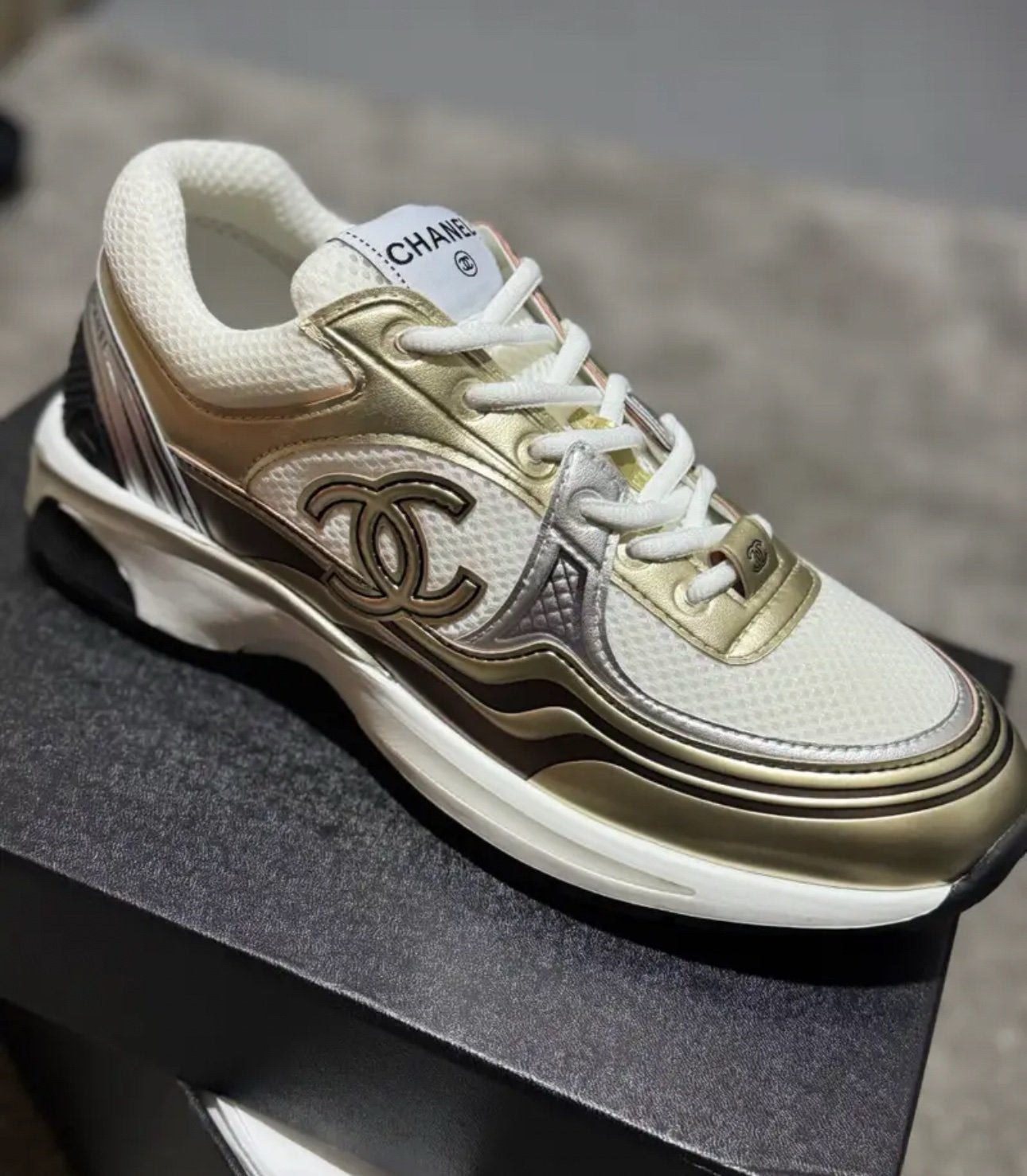 Chanel | Chanel sneaker | Size 9 | Back View | yiodesigner.co.uk